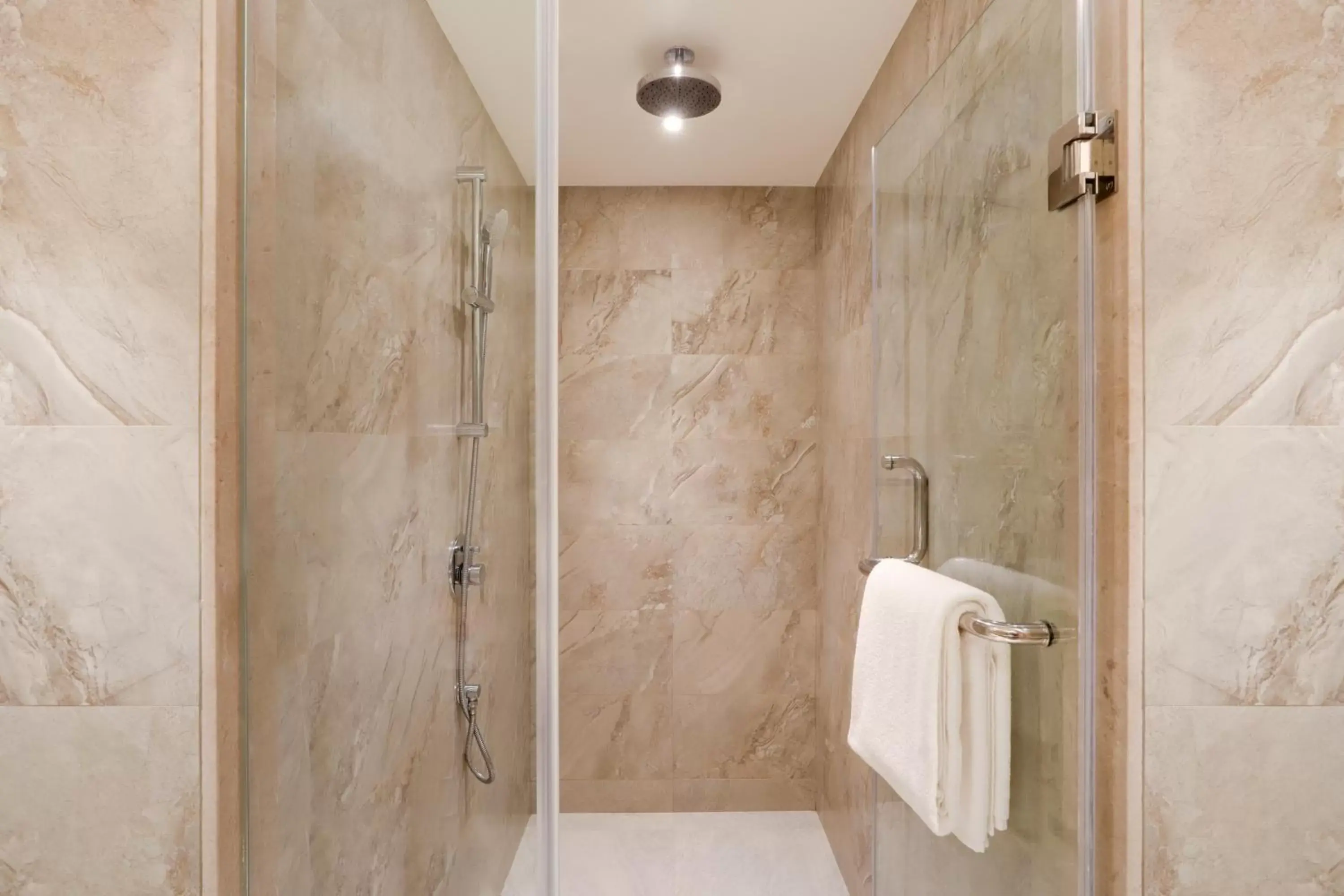 Bathroom in Lemon Tree Premier, Mumbai International Airport Bathroom in Lemon Tree Premier, Mumbai International Airport