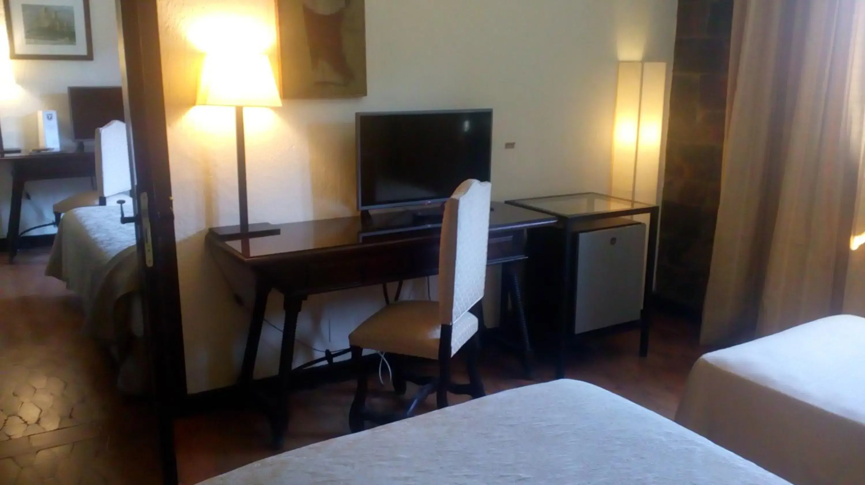 Bed, TV/Entertainment Center in Hotel Temple Ponferrada