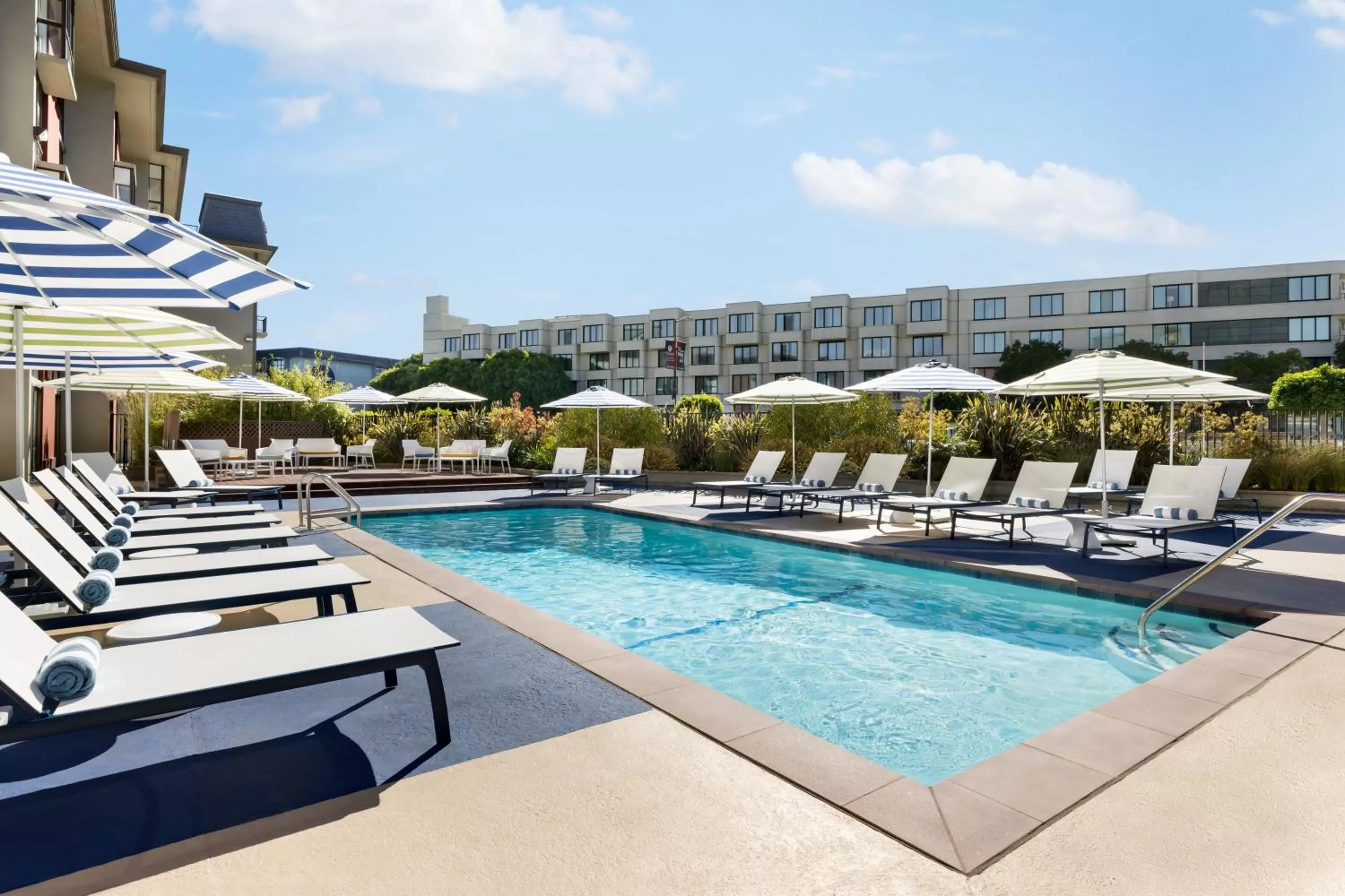 Swimming pool in Hotel Caza