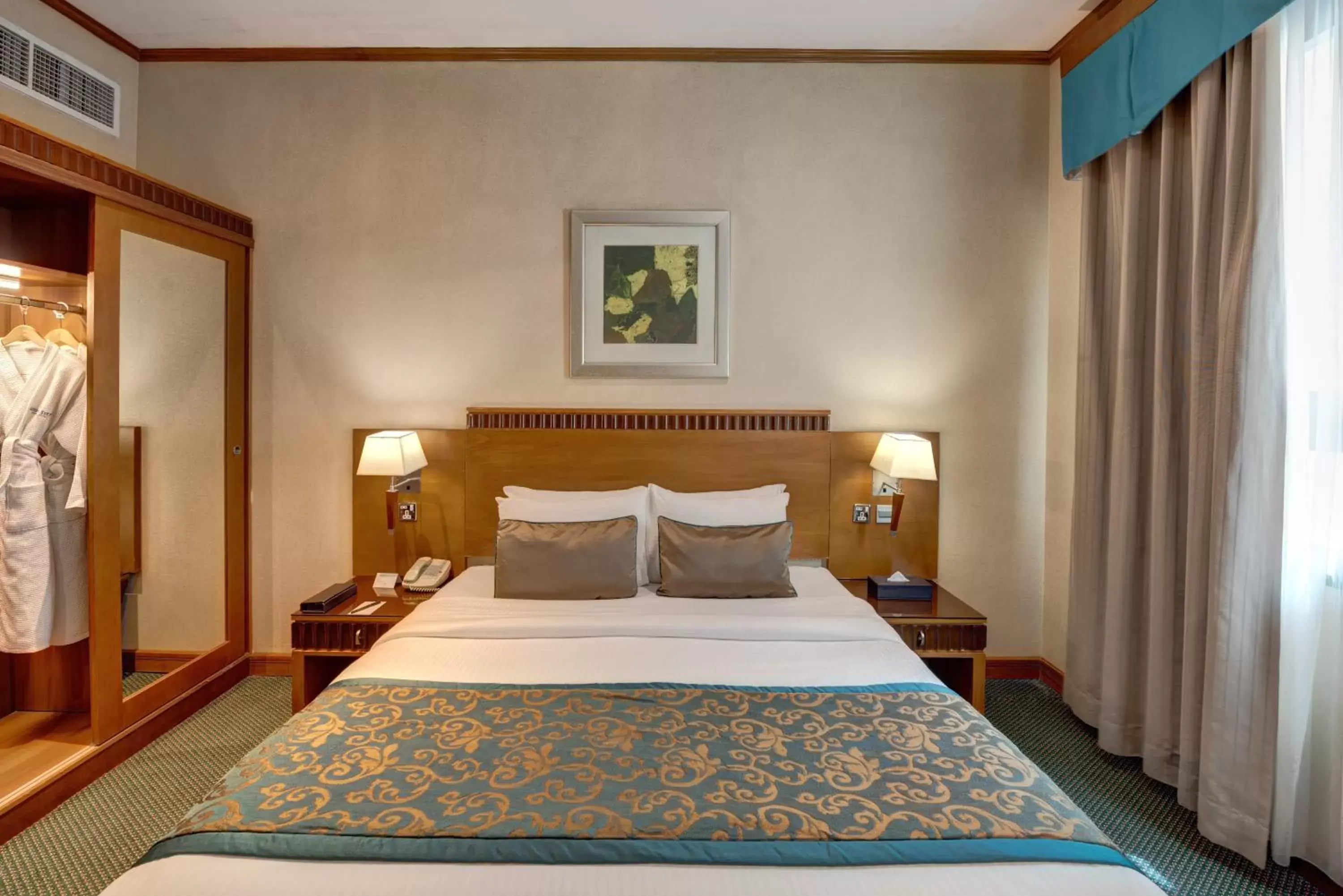 Bedroom, Bed in Golden Tulip Hotel Al Barsha