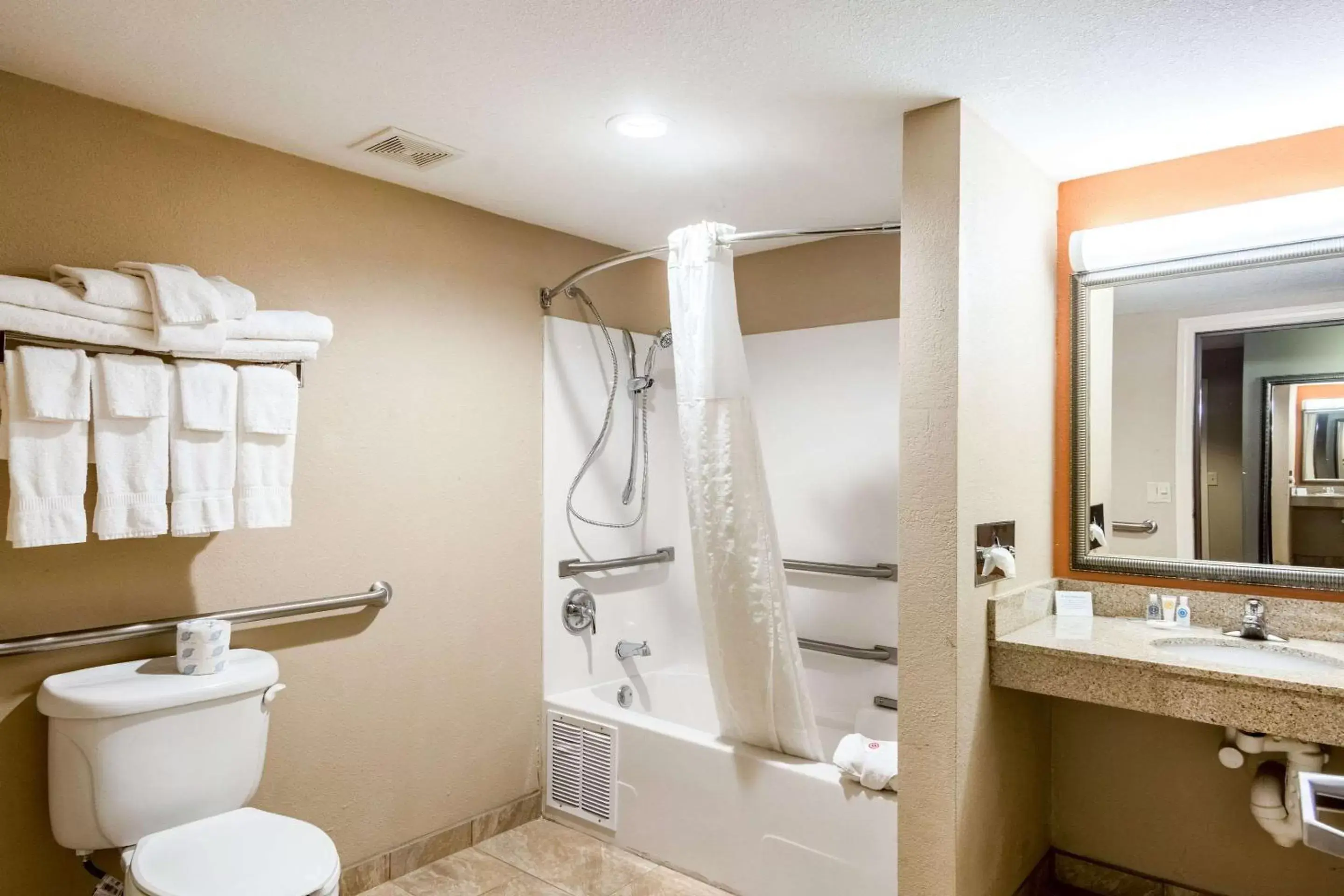 Bedroom, Bathroom in Comfort Suites