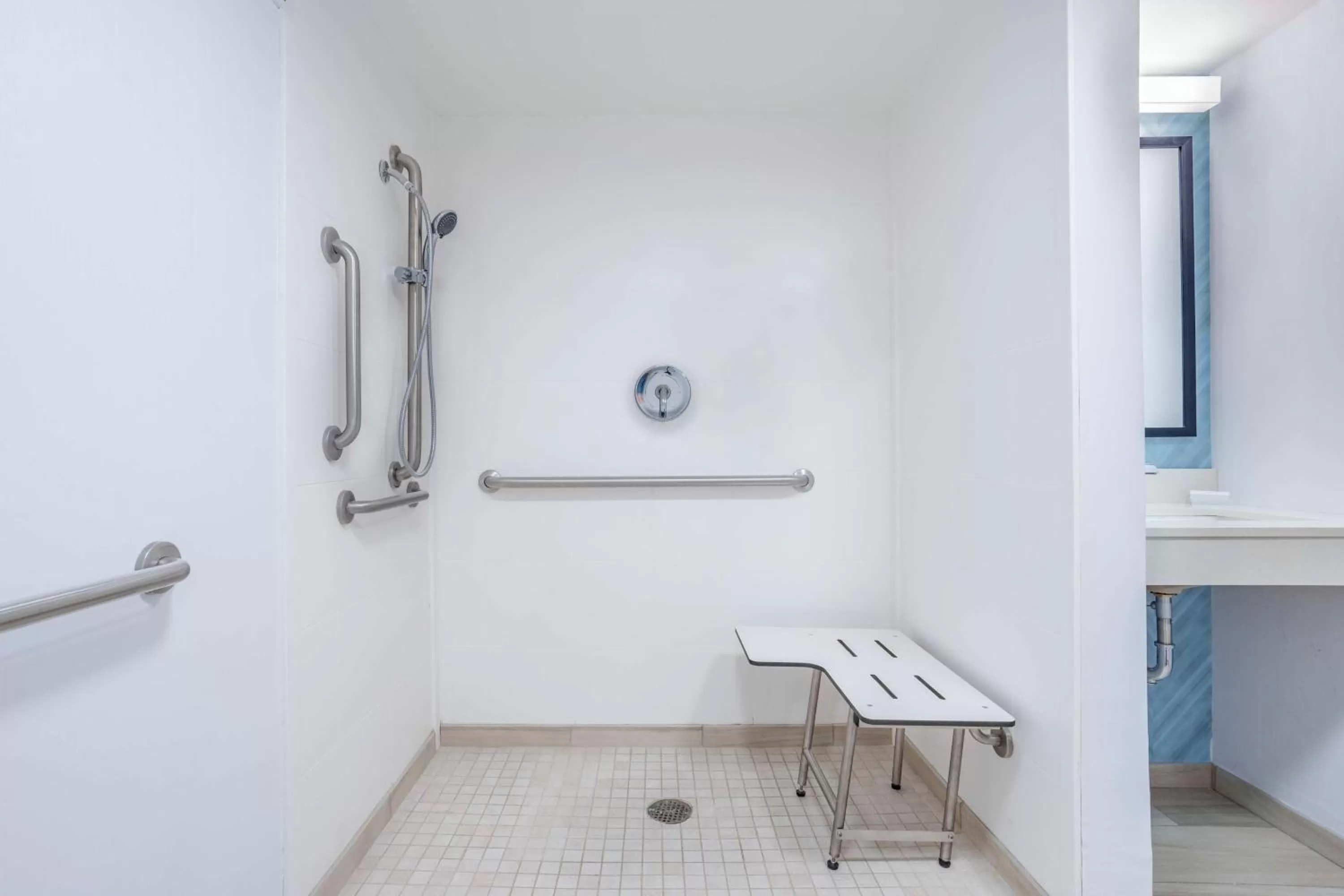 Bathroom in Hilton Garden Inn Cincinnati/Sharonville