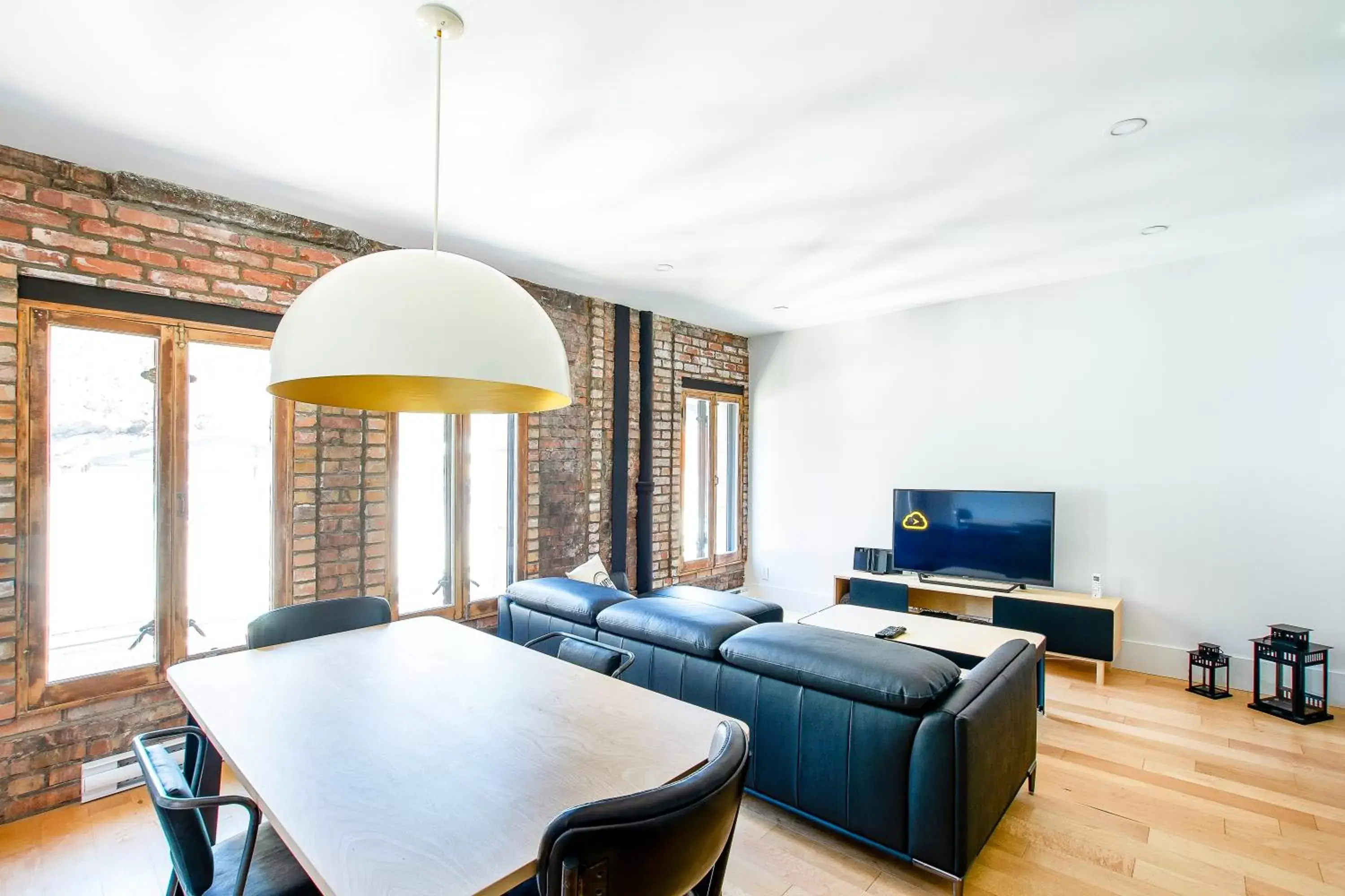 Communal lounge/ TV room, Seating Area in Les Lofts de la Barricade - Par les Lofts Vieux-Québec