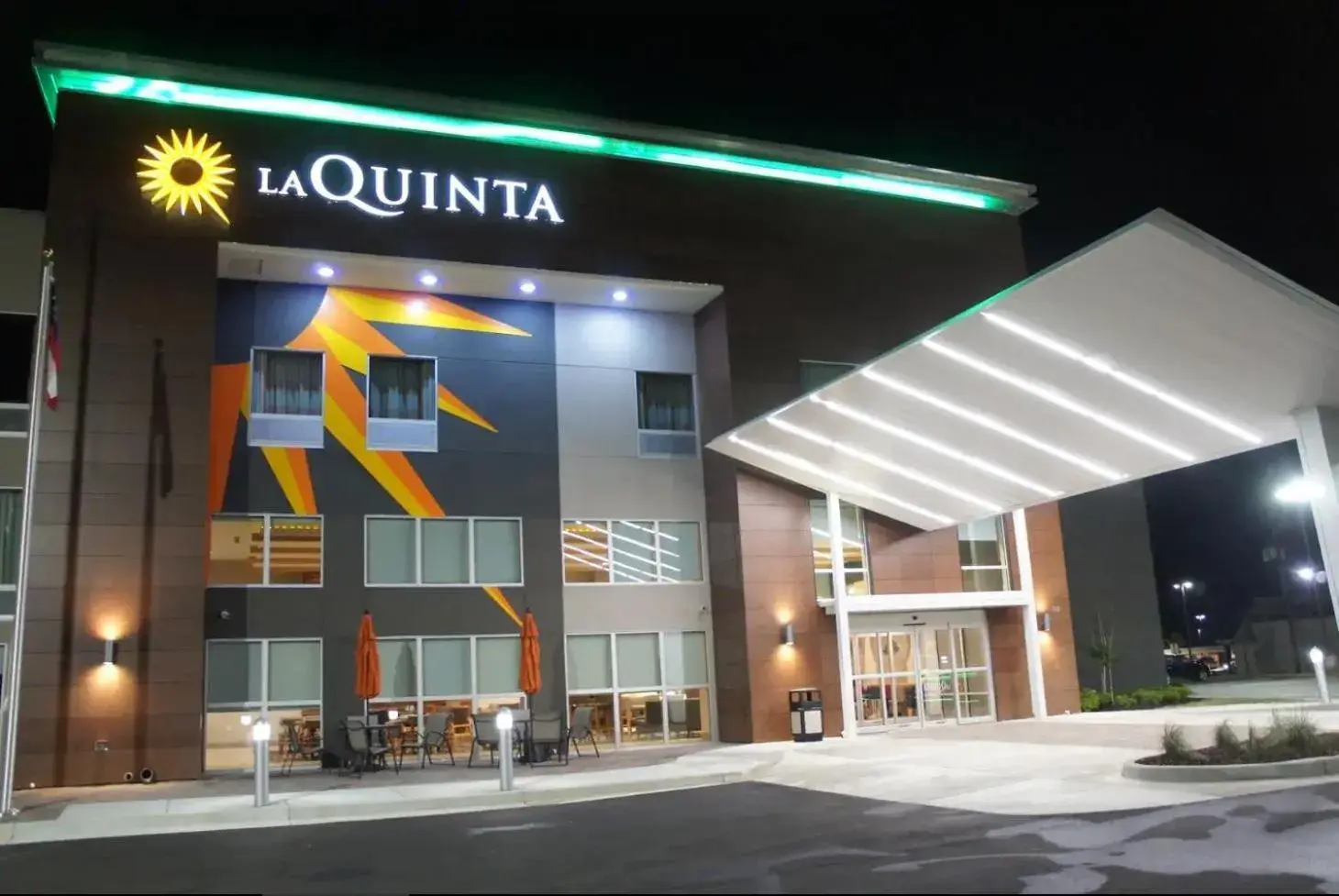 Facade/entrance, Property Building in La Quinta Inn & Suites by Wyndham Perry