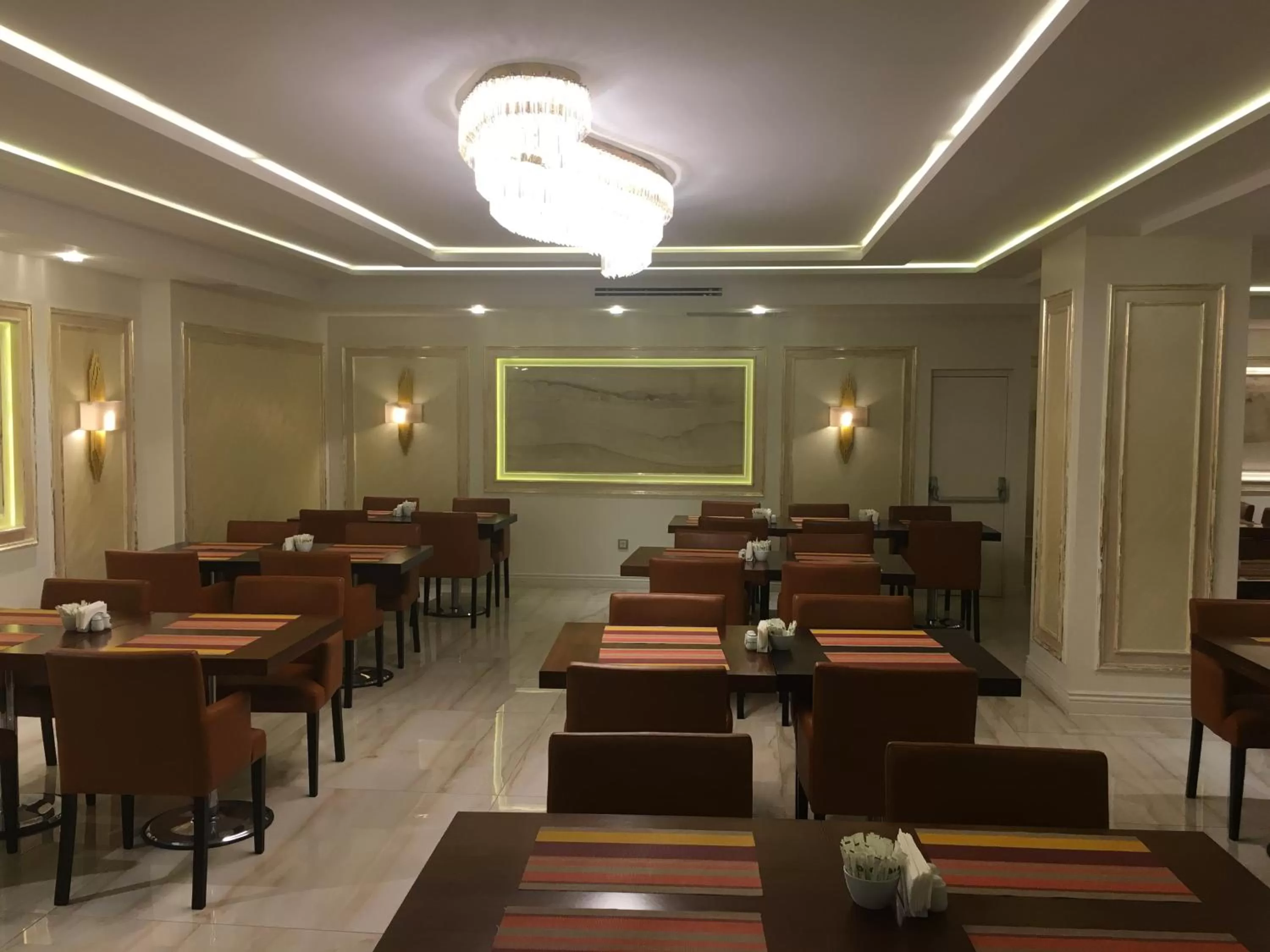 Restaurant/places to eat in Laleli Gonen Hotel