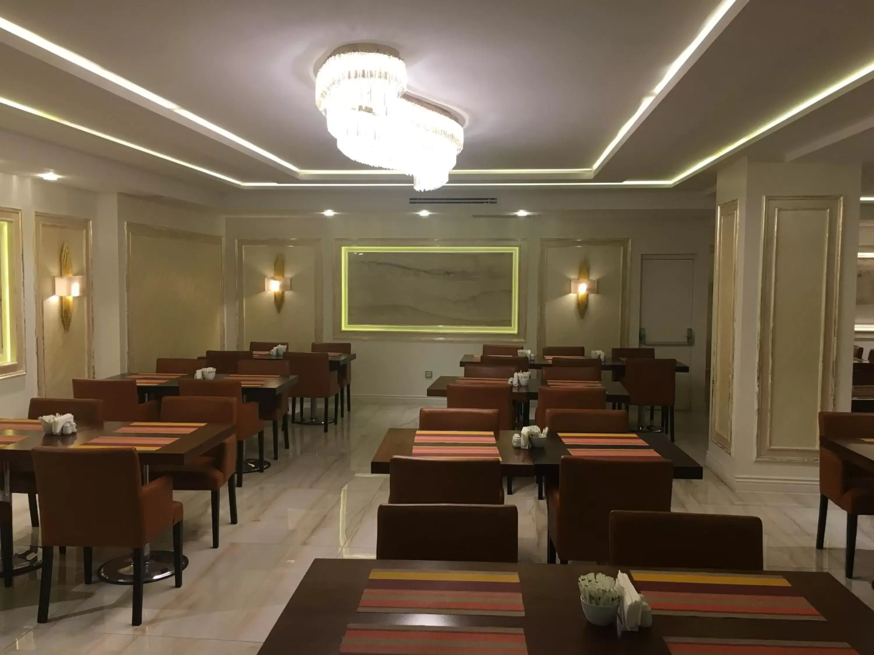 Restaurant/Places to Eat in Laleli Gonen Hotel