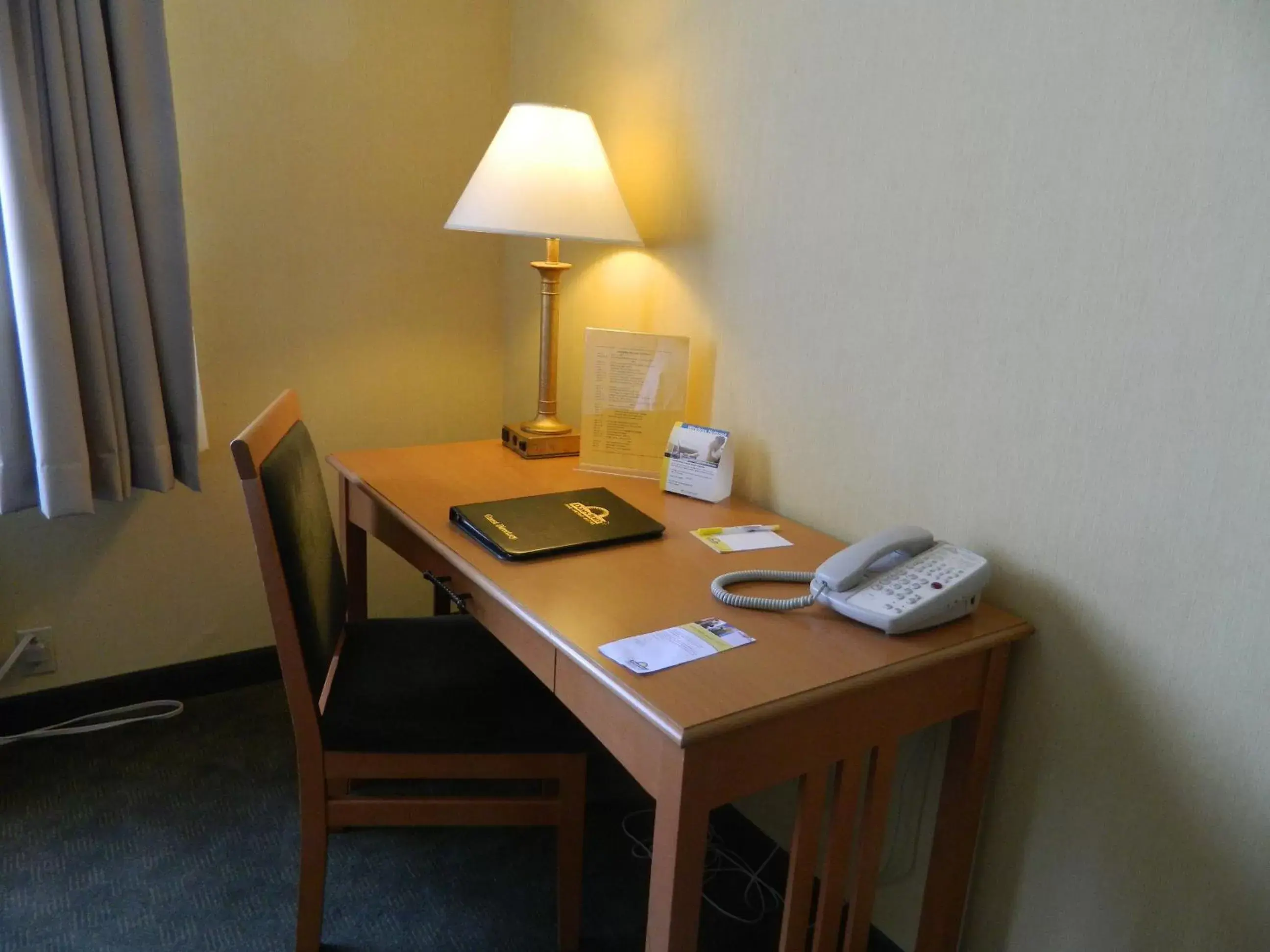 Seating area, TV/Entertainment Center in Days Inn by Wyndham Orillia