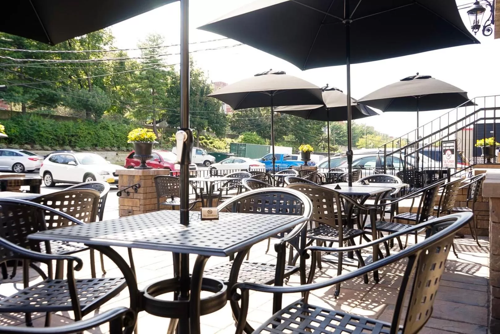 Patio in Holland Hotel Free Parking Jersey City