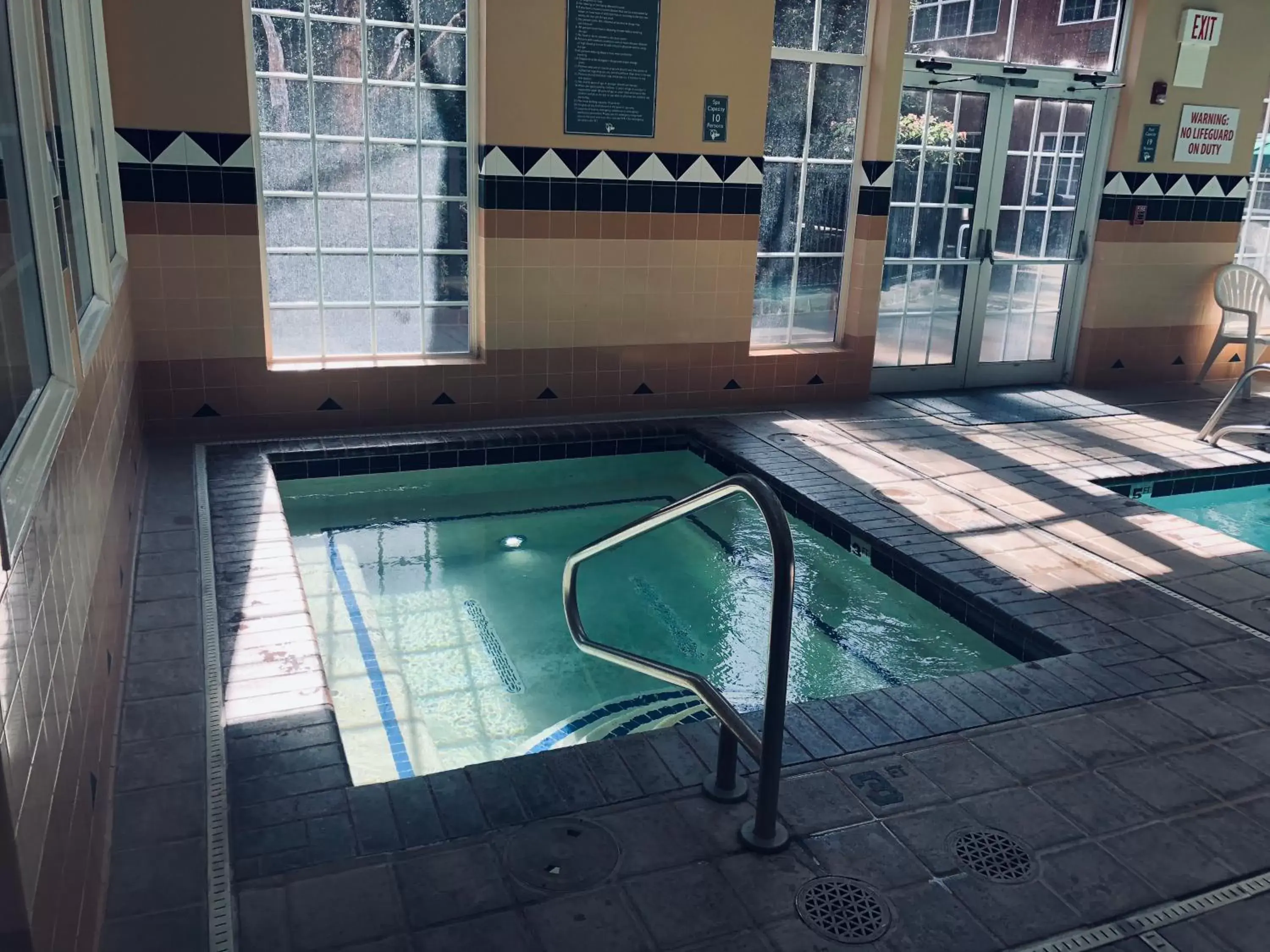 Hot Tub, Swimming Pool in Heathman Lodge