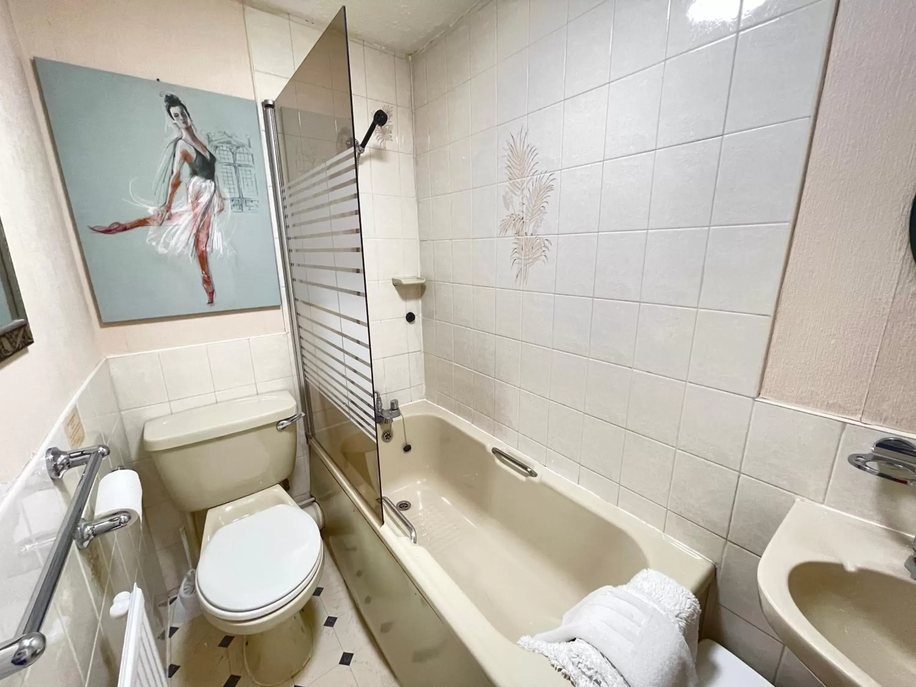 Bathroom in White Court Llandudno