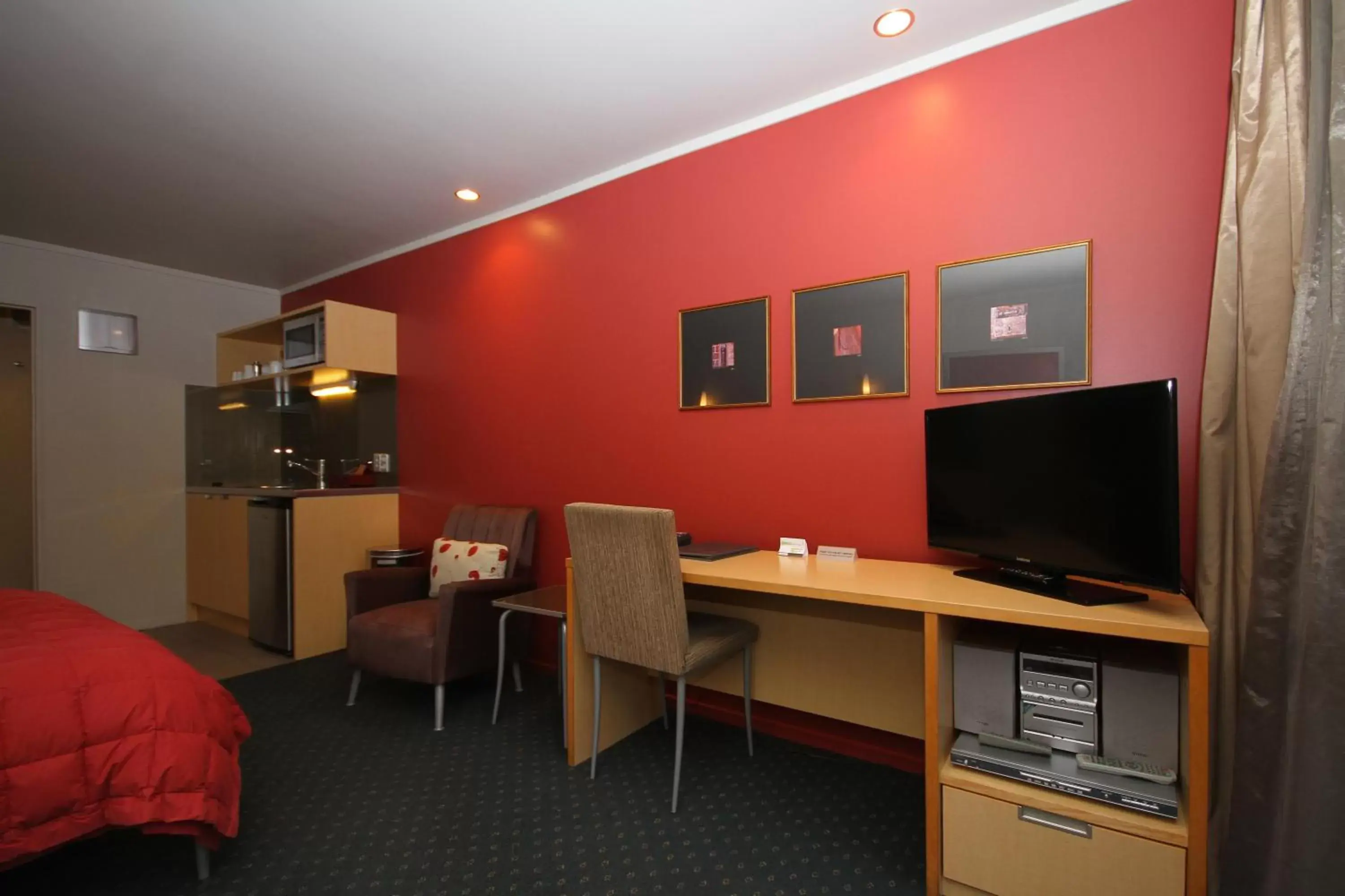 TV and multimedia, TV/Entertainment Center in Bentleys Motor Inn