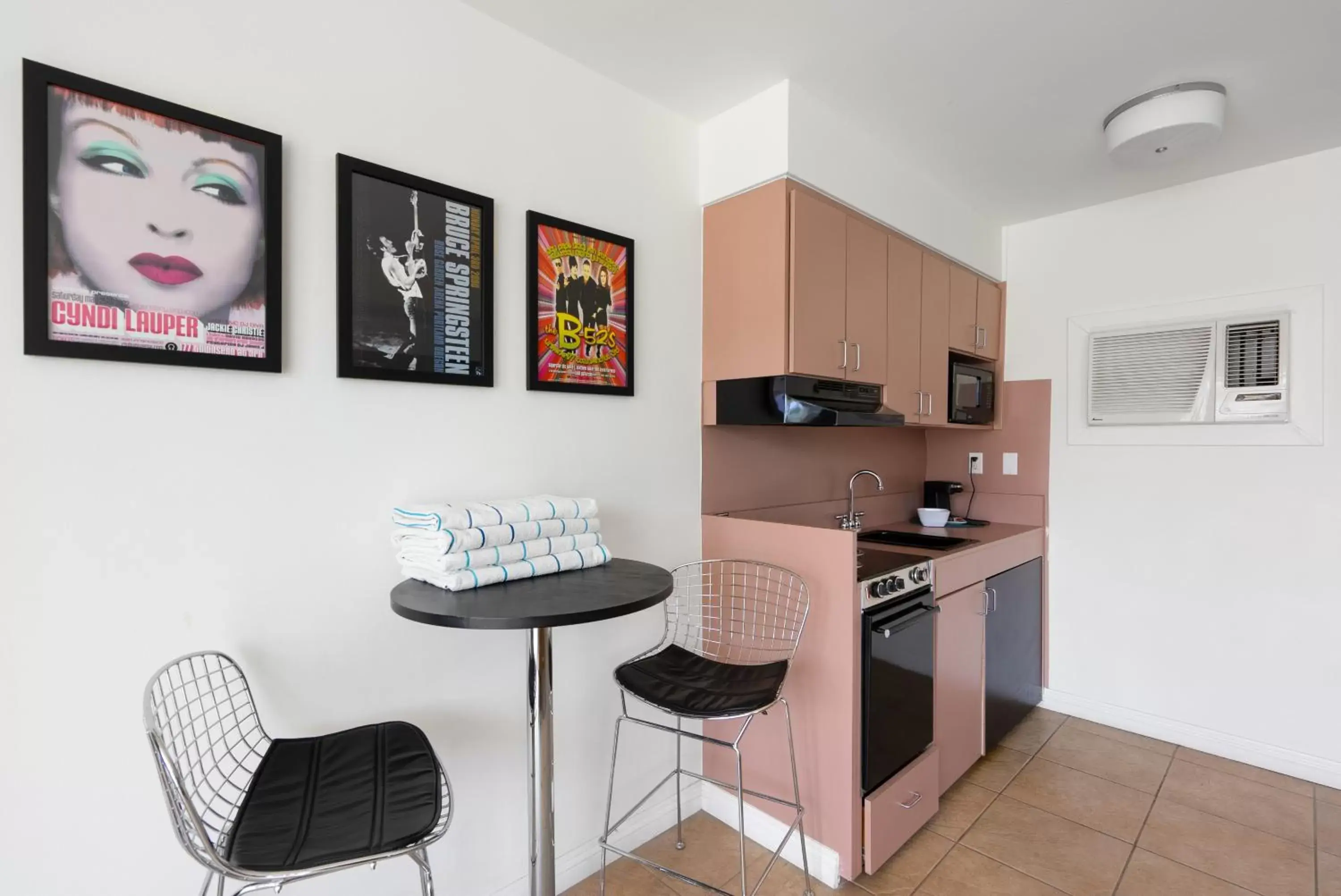 Kitchen/Kitchenette in The Monkey Tree Hotel by AvantStay