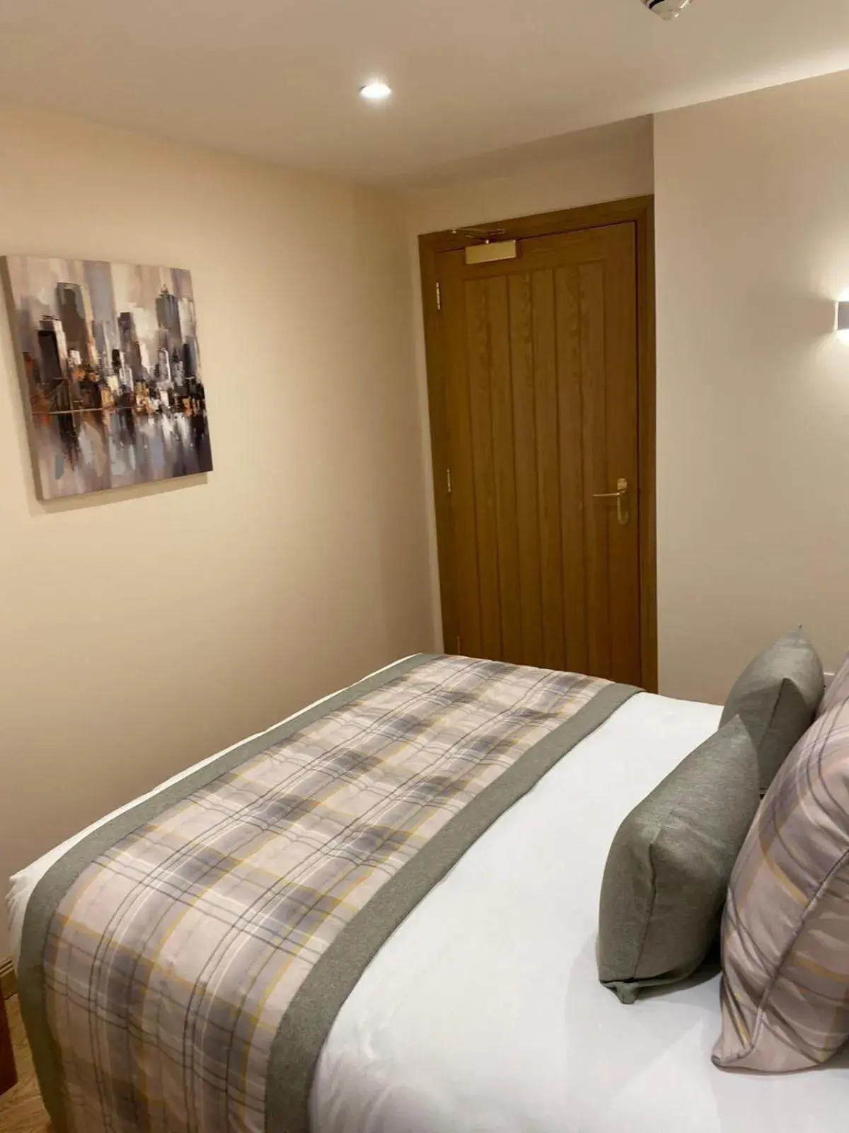 Bedroom, Bed in Waverley Inn Apartments