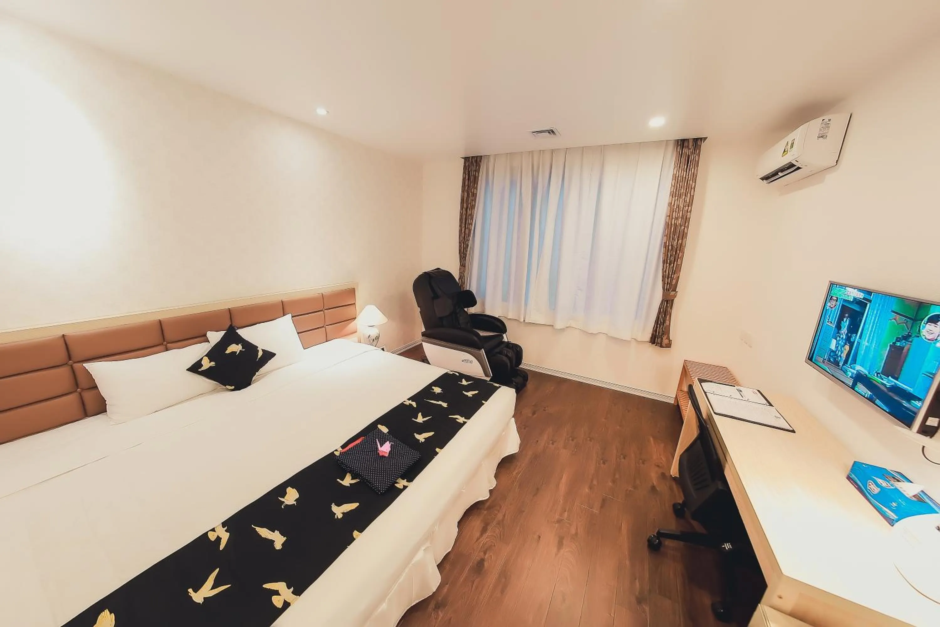 Bed in Momizi Business Hotel