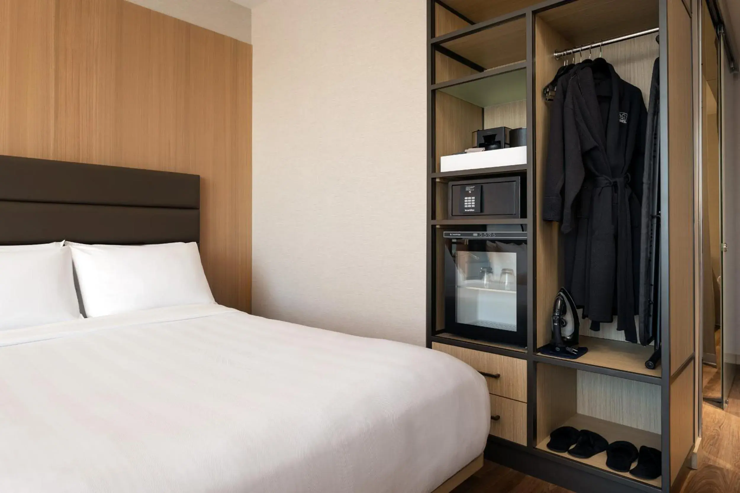 Bedroom, Bed in AC Hotel by Marriott San Rafael