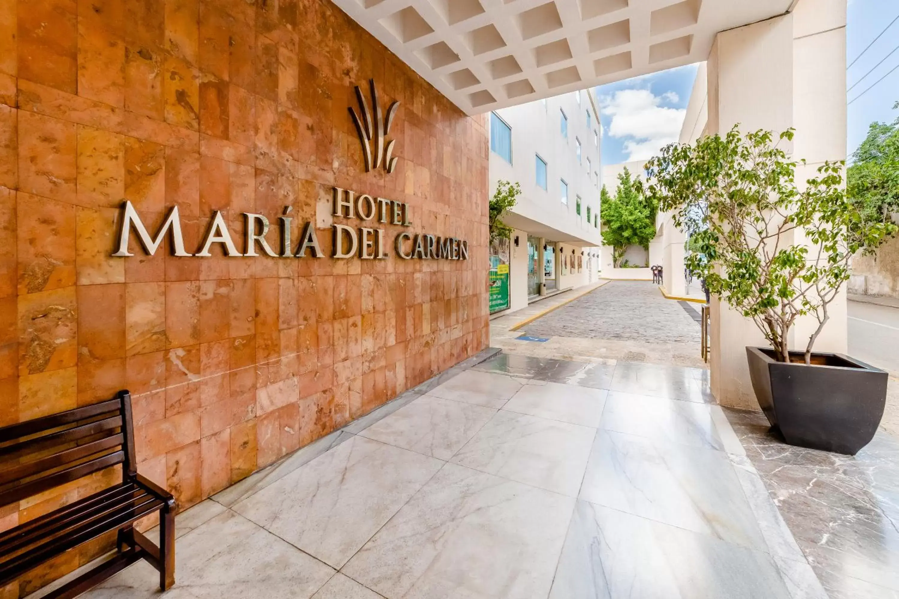 Facade/entrance in Hotel Maria del Carmen
