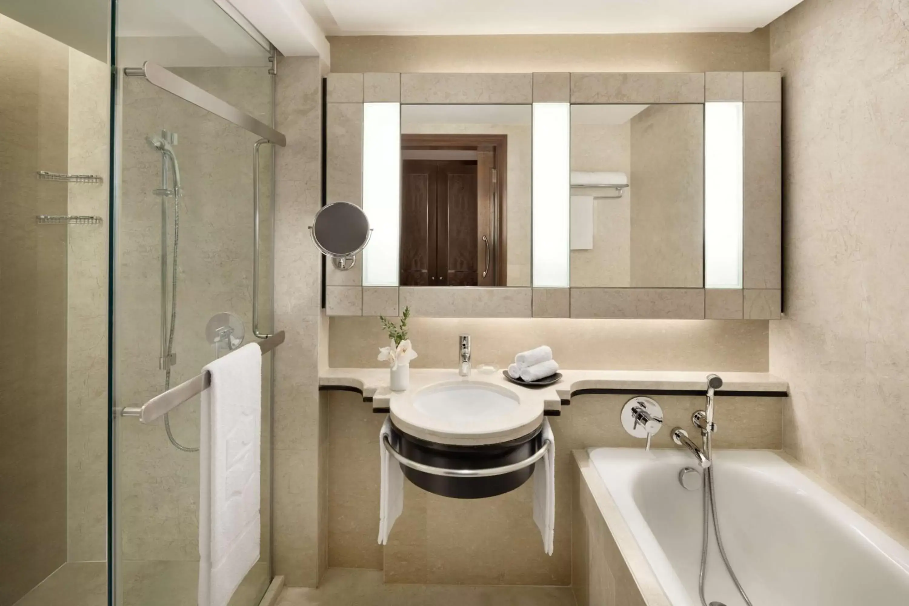 Photo of the whole room, Bathroom in Shangri-La Kuala Lumpur