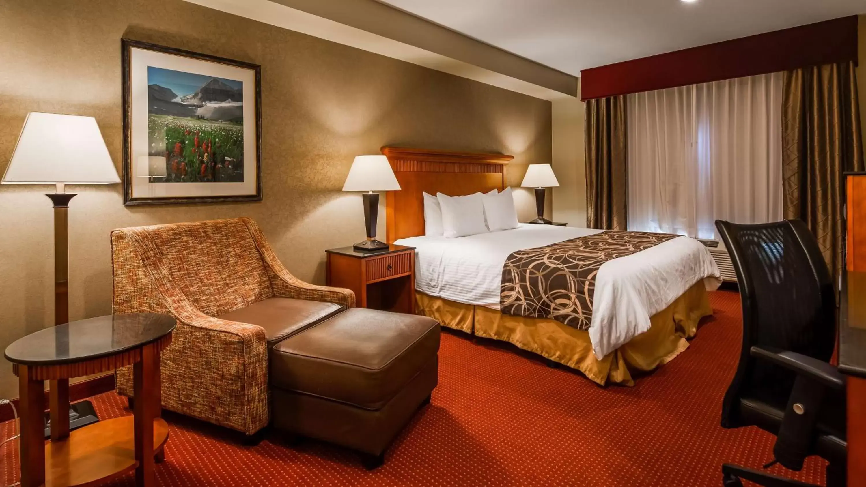 Photo of the whole room, Bed in Best Western Plus Canyon Pines
