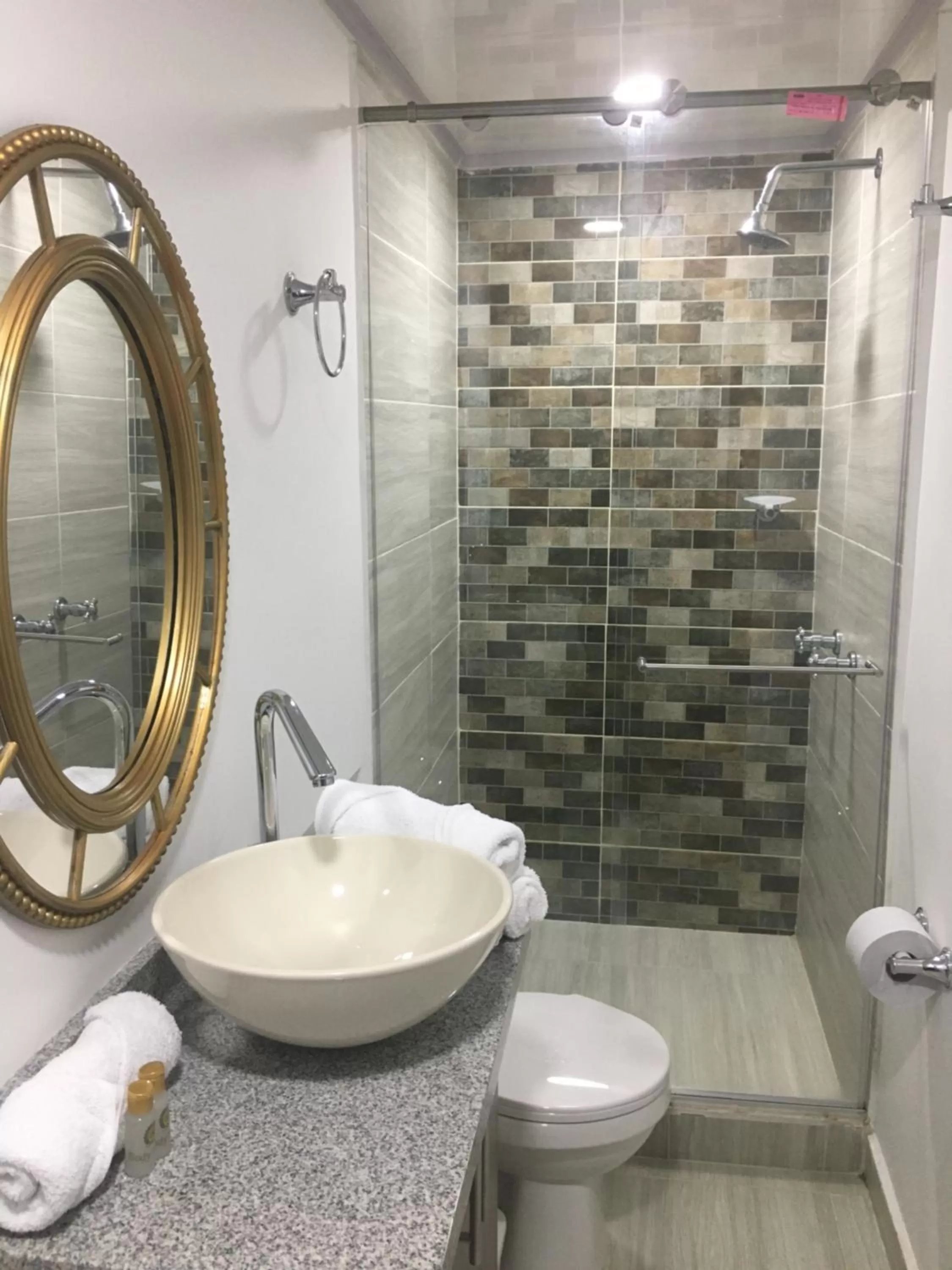 Bathroom in La Forêt de Café Hotel