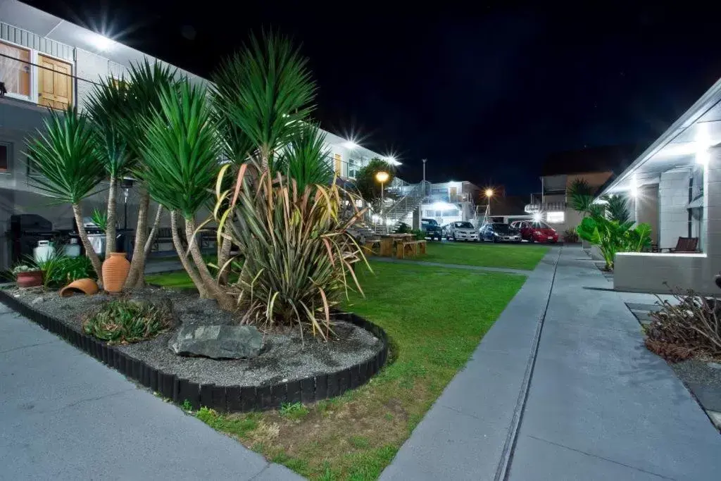 Night, Garden in Picton Accommodation Gateway Motel