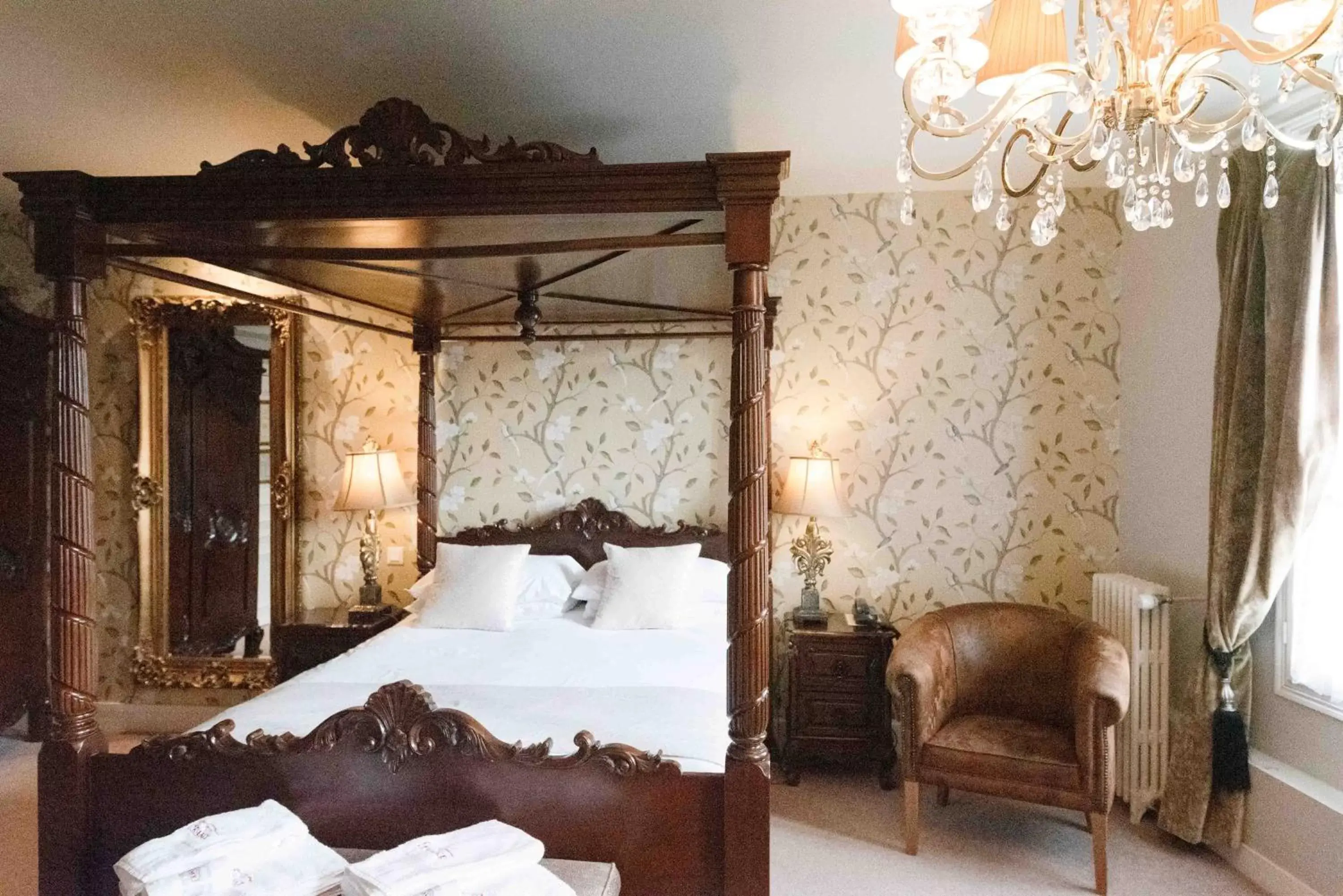 Bed in Logis Hotel De France