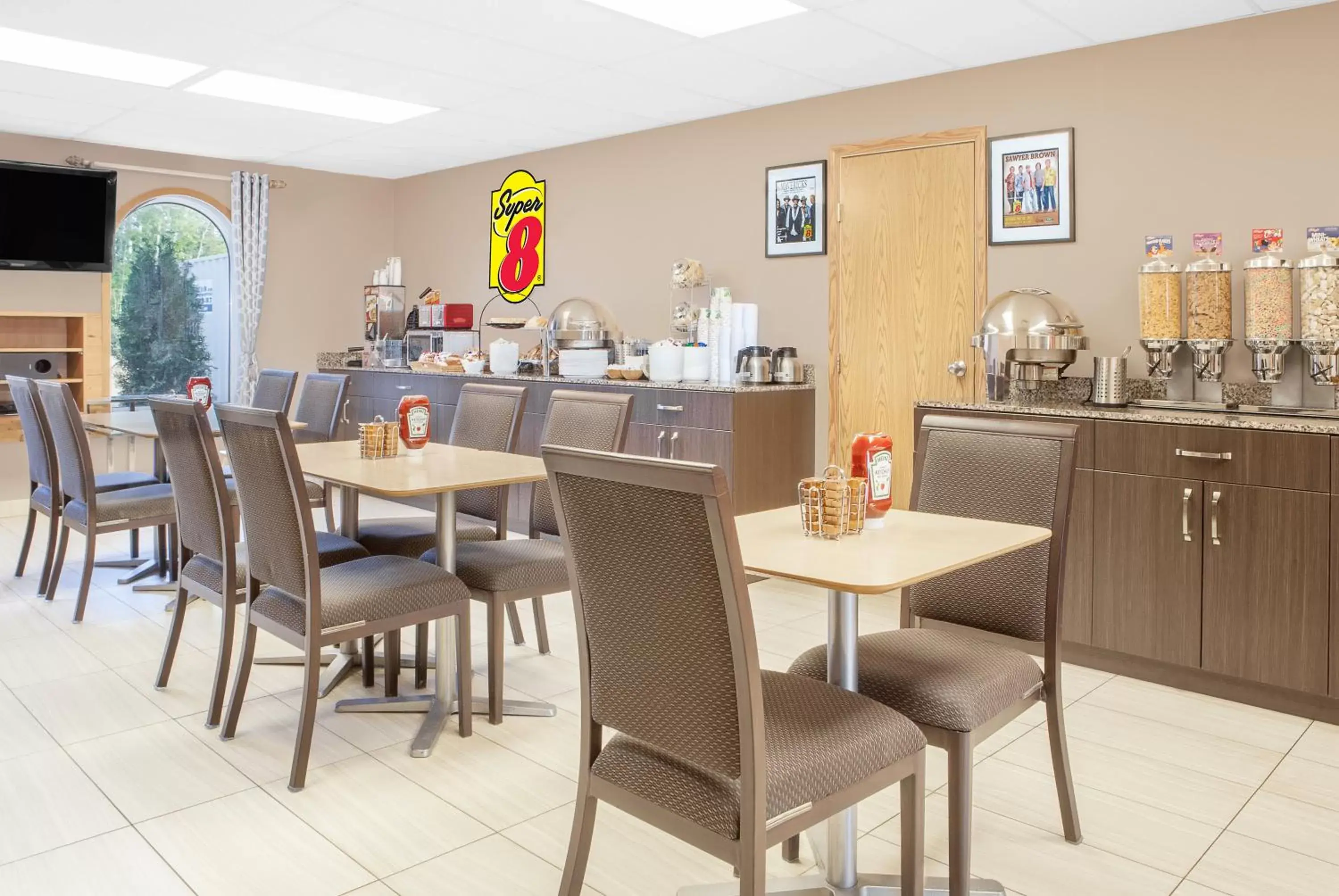 Continental breakfast, Restaurant/Places to Eat in Super 8 by Wyndham Athabasca AB