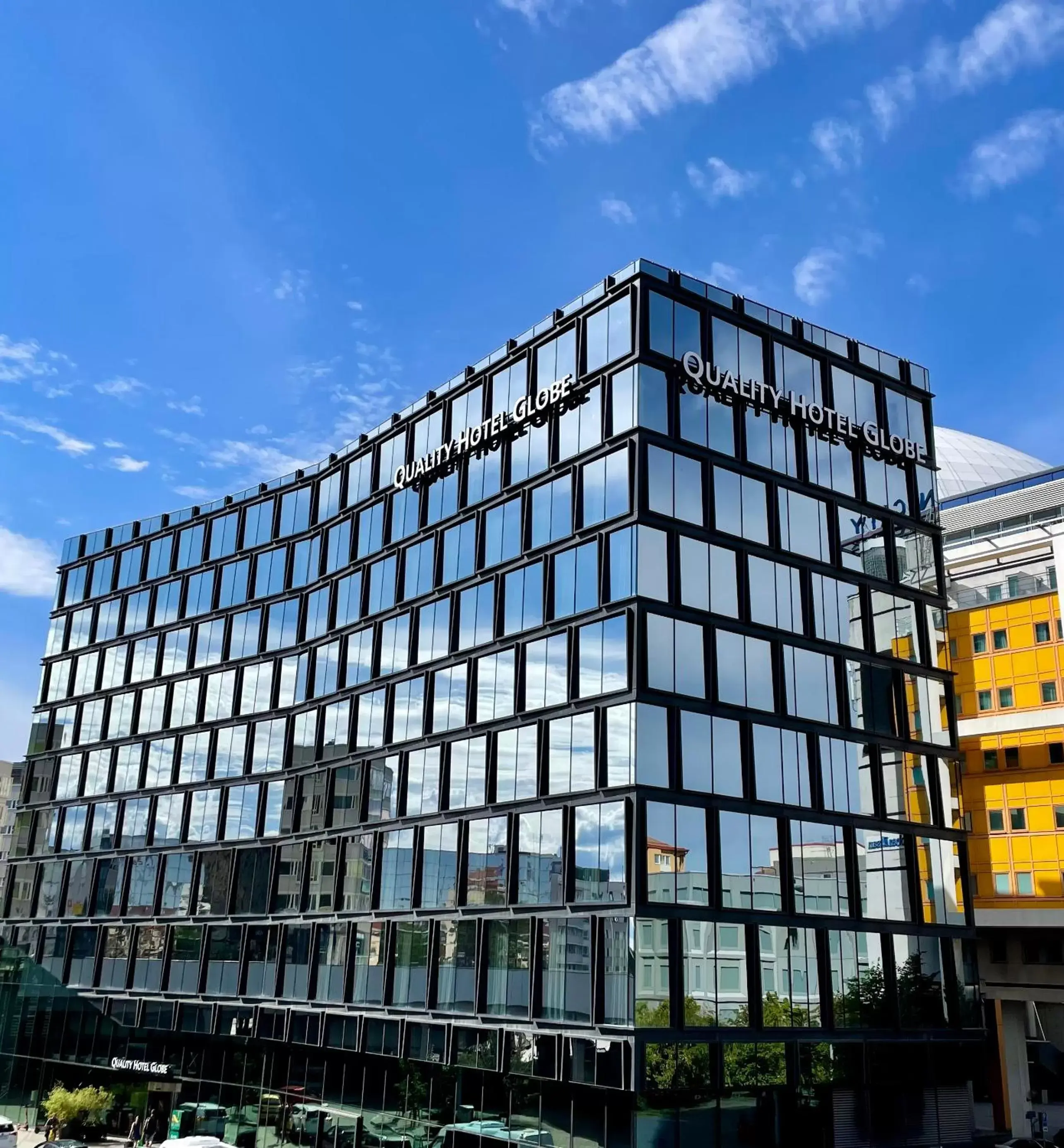 Property building in Quality Hotel Globe Property building in Quality Hotel Globe