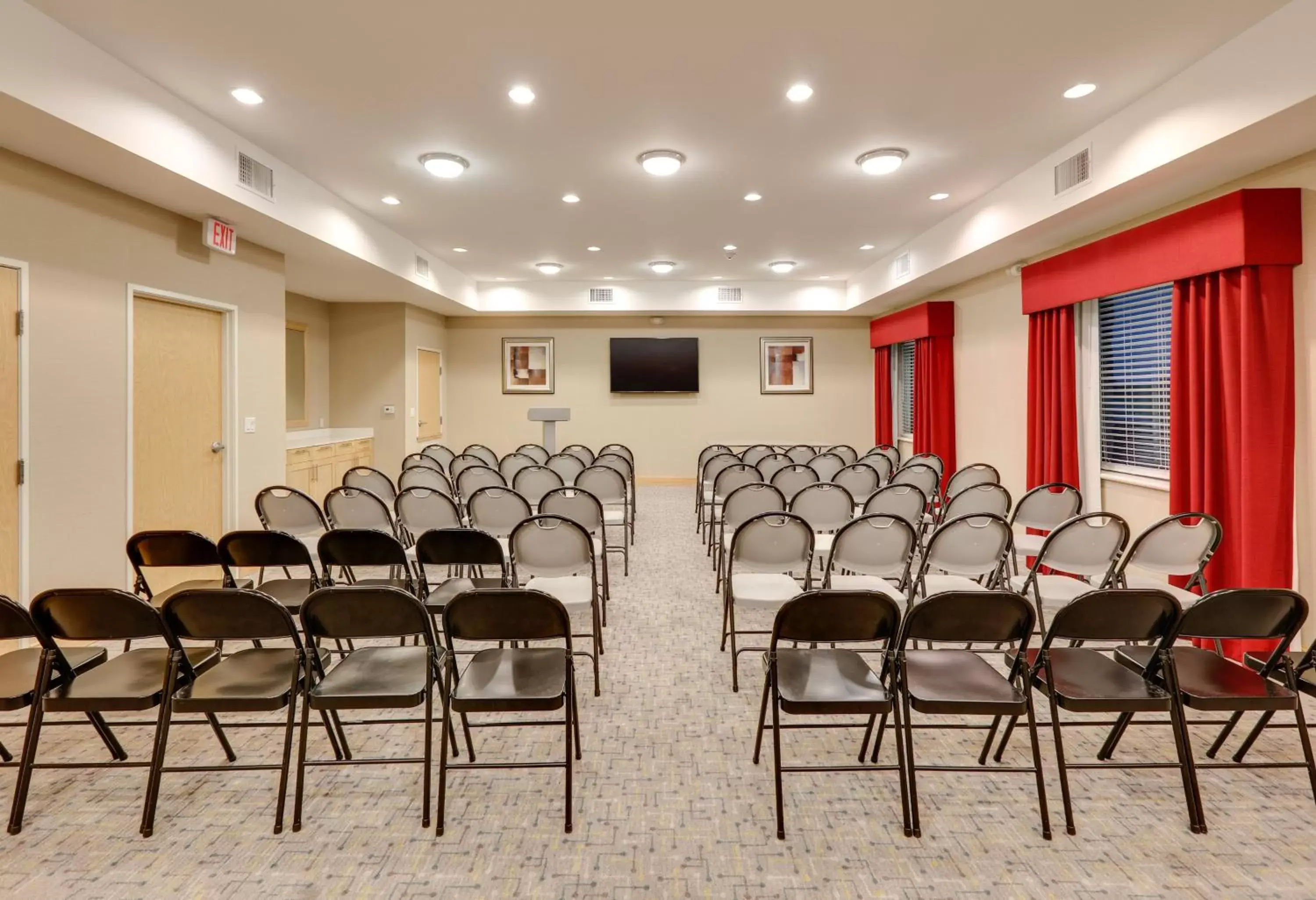 Meeting/conference room in Holiday Inn Express & Suites San Antonio Brooks City Base, an IHG Hotel