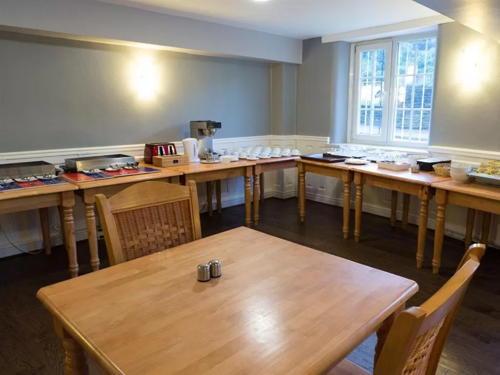 Dining area in Wool Merchant Hotel HALIFAX