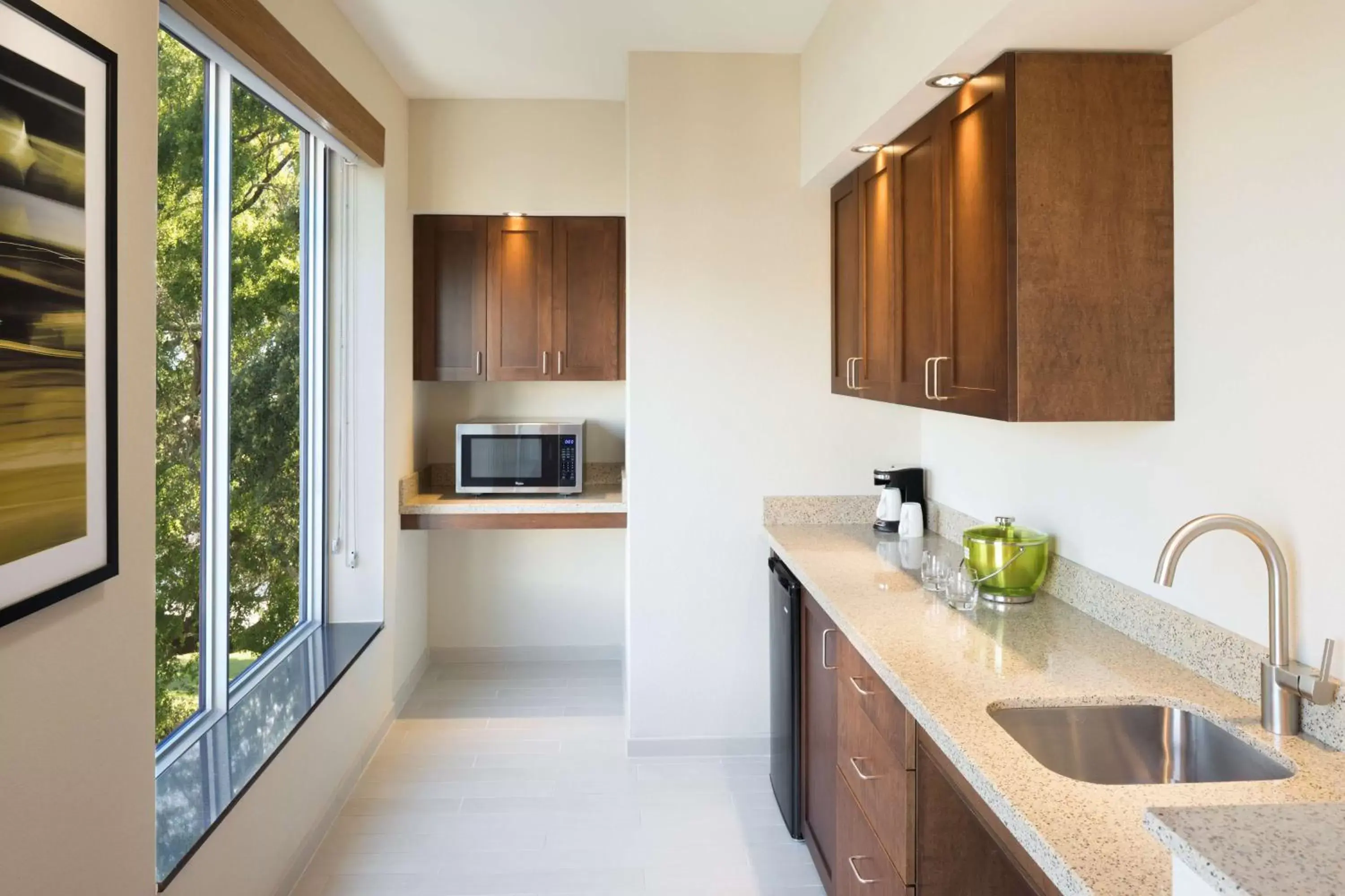 Photo of the whole room, Kitchen/Kitchenette in Hyatt Place Biloxi