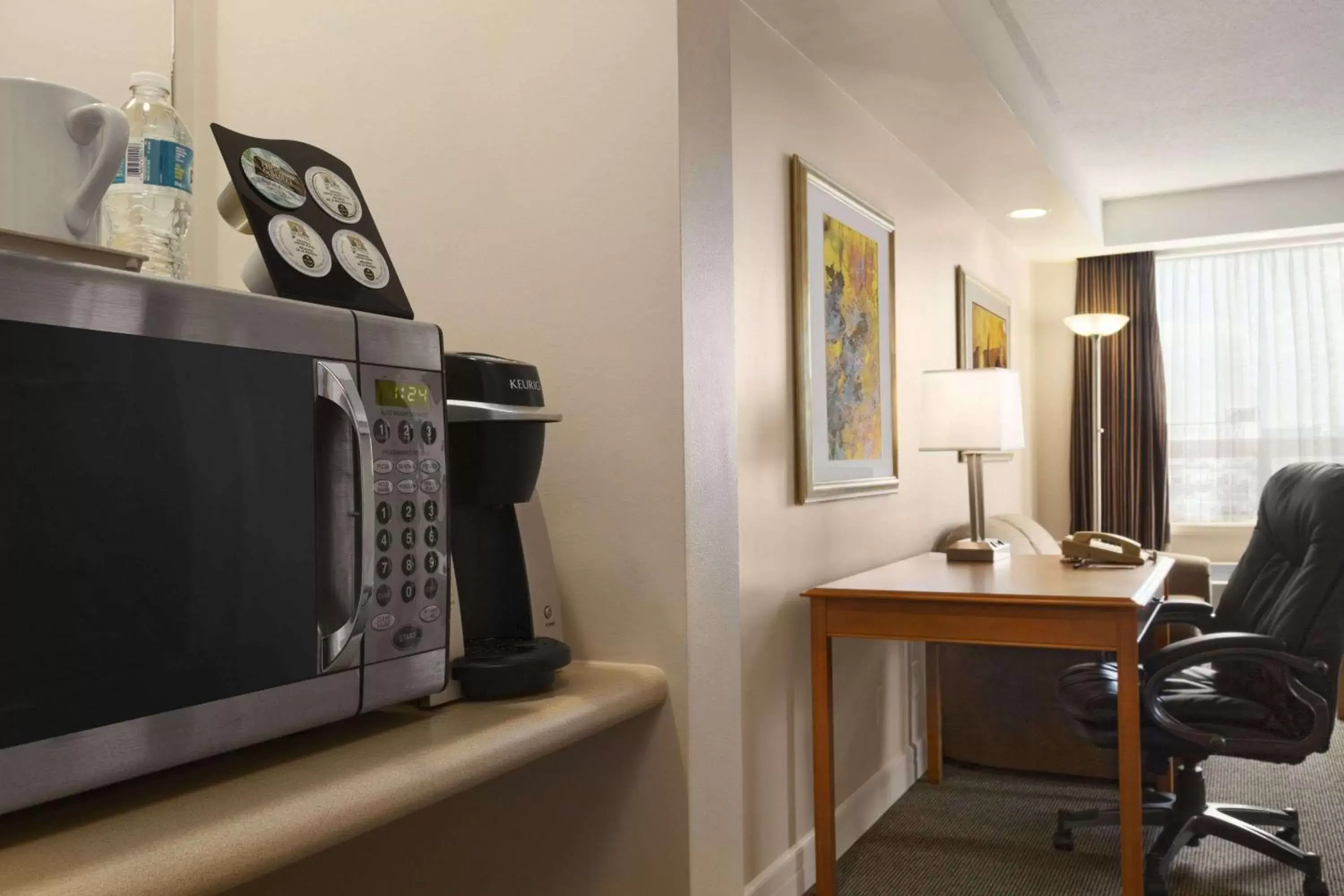 Photo of the whole room, Kitchen/Kitchenette in Travelodge by Wyndham Spruce Grove
