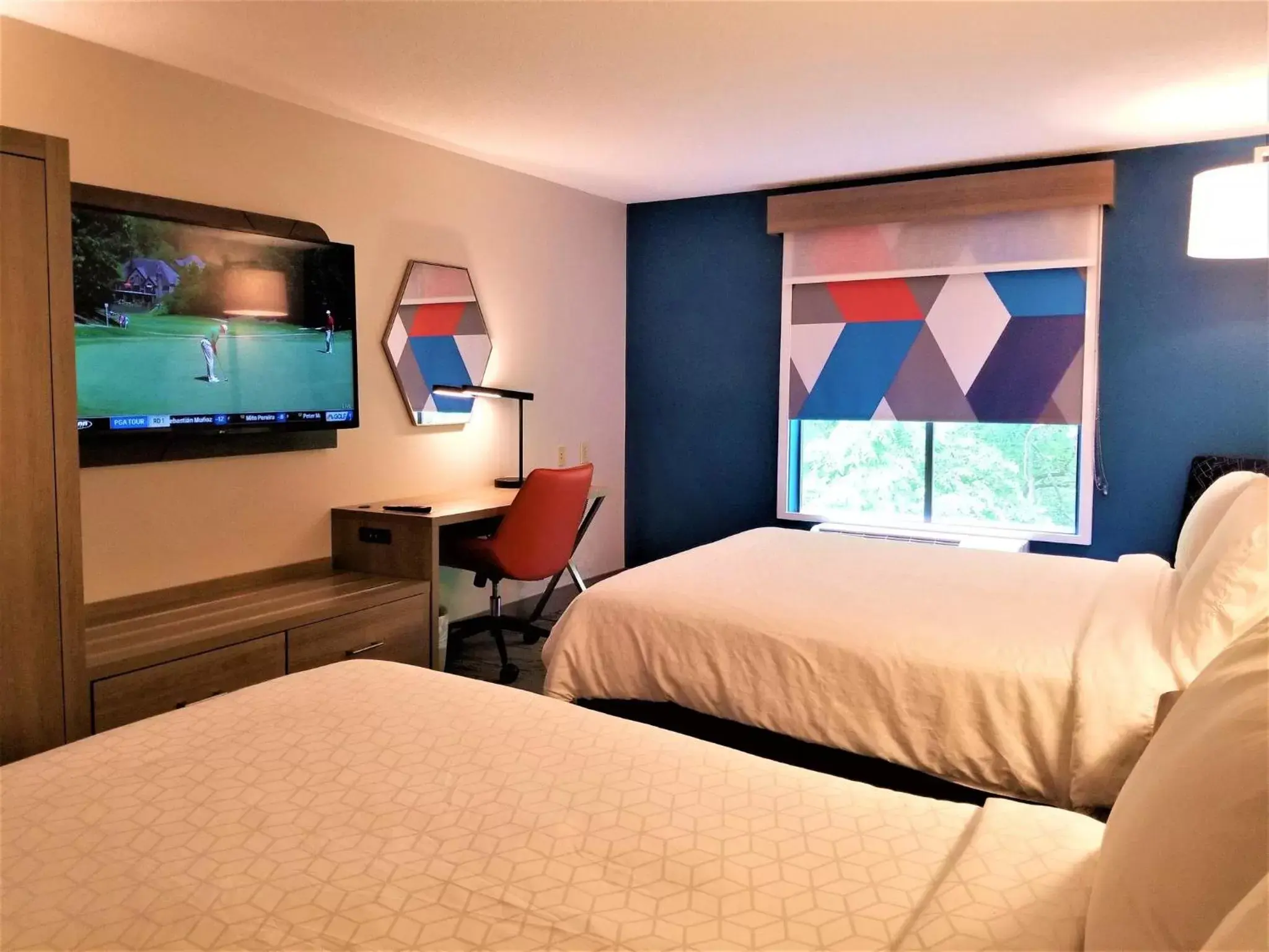 Photo of the whole room, Bed in Holiday Inn Express Apex - Raleigh by IHG Photo of the whole room, Bed in Holiday Inn Express Apex - Raleigh by IHG