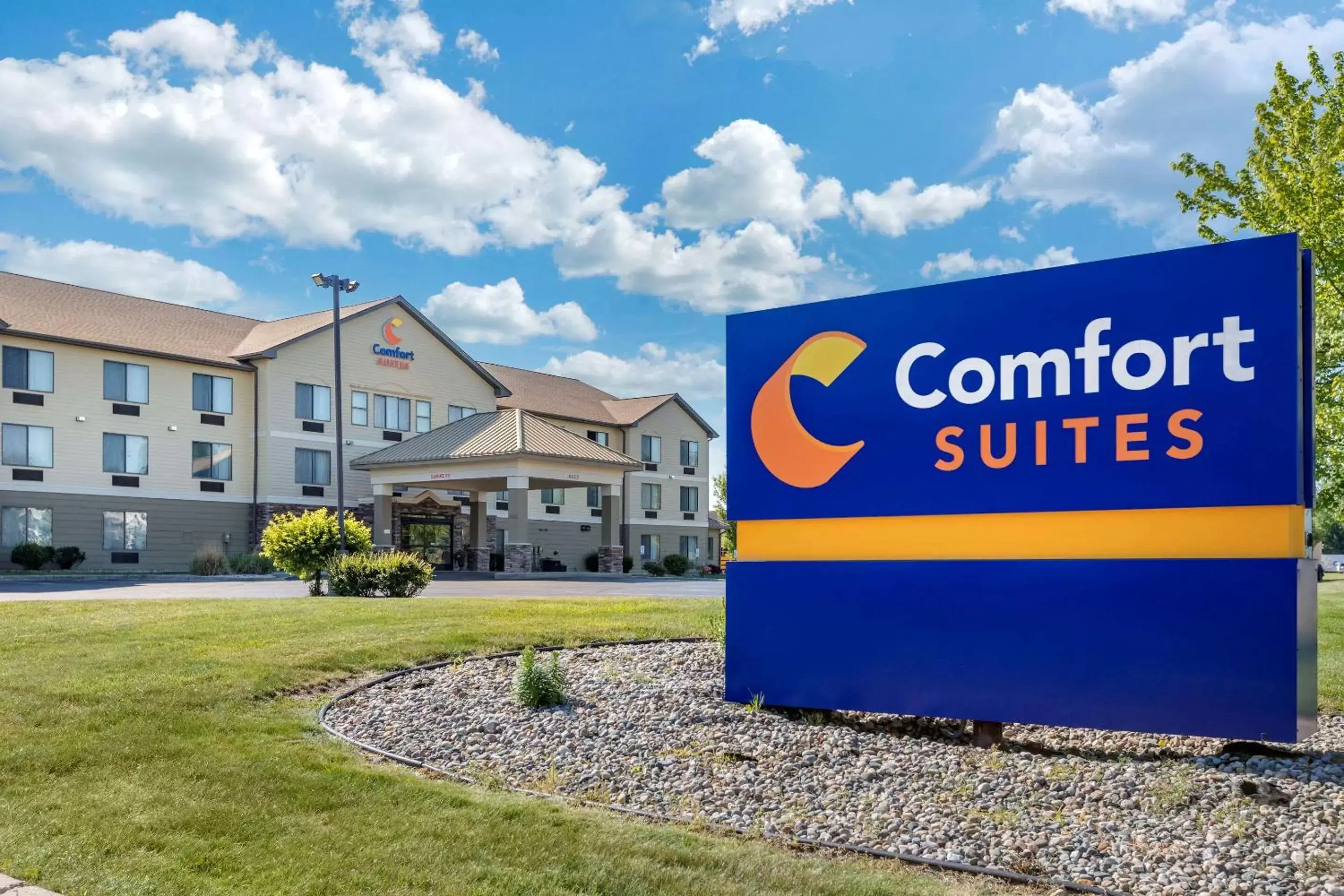 Property Building in Comfort Suites Grandville