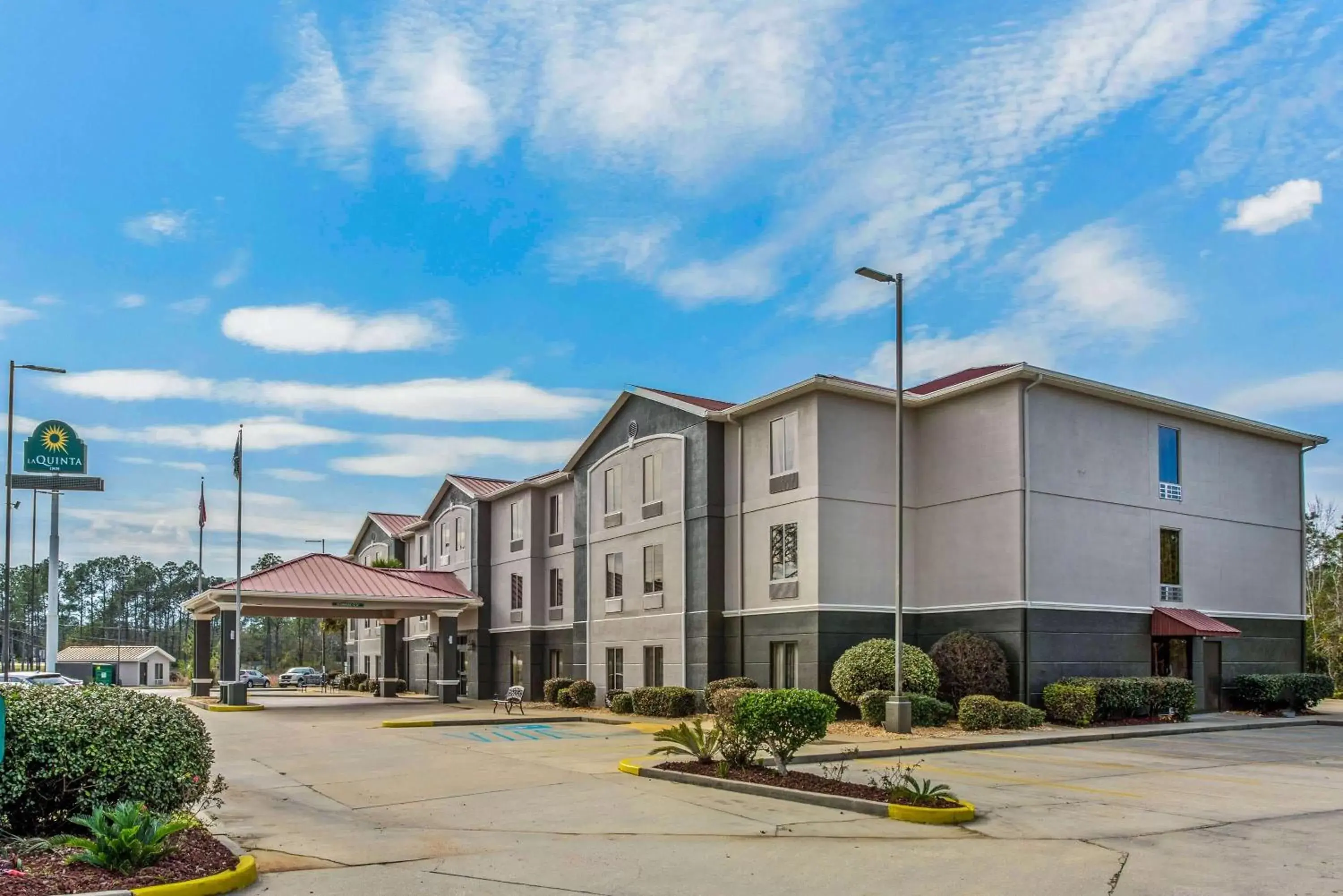 Property Building in La Quinta Inn by Wyndham Moss Point - Pascagoula