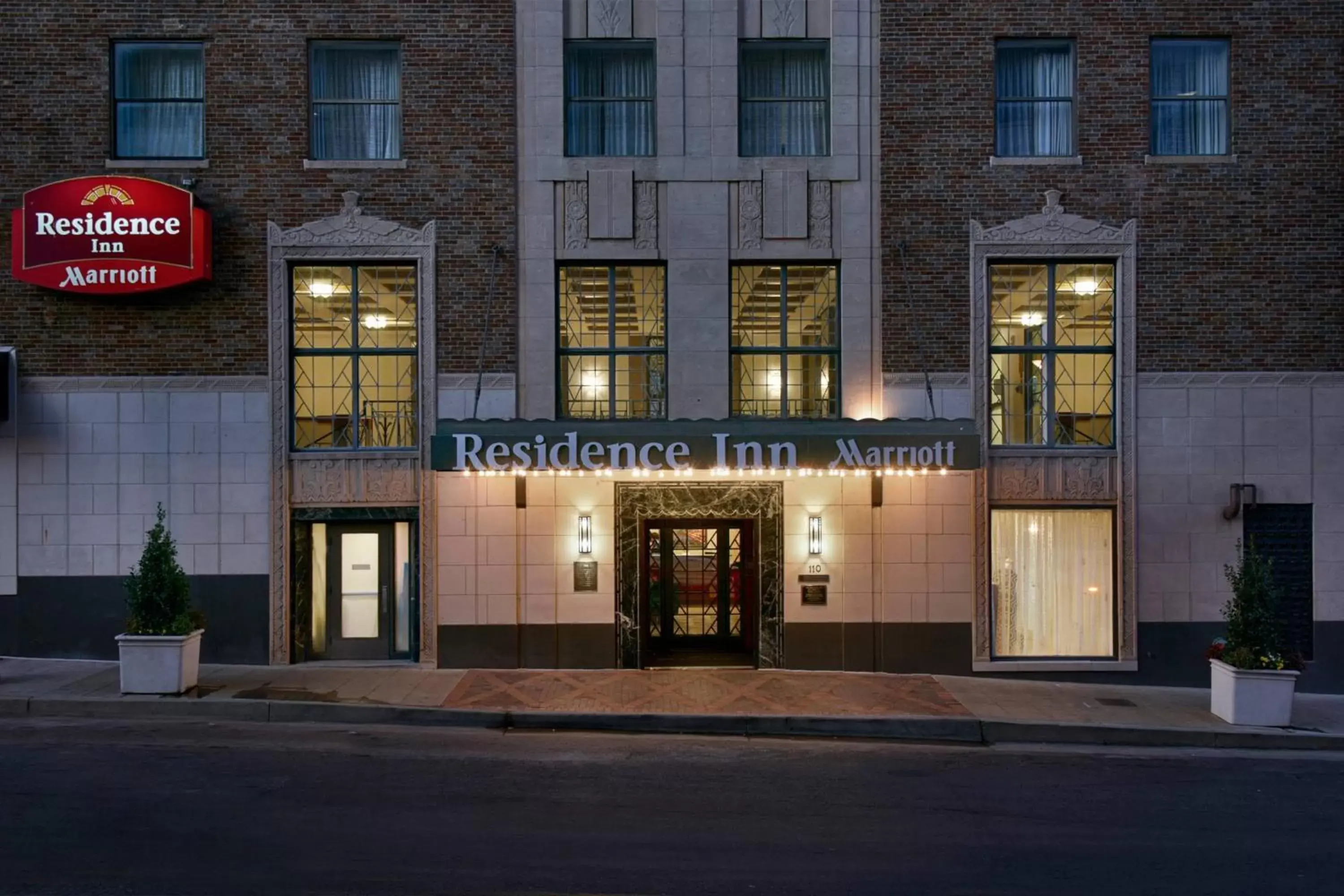 Property Building in Residence Inn Memphis Downtown