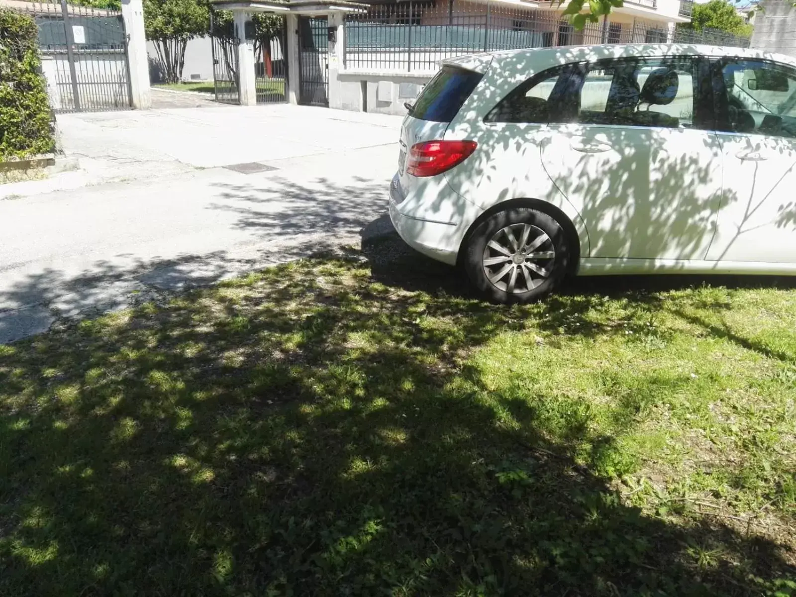 Parking in B&B via Piave da Lillo