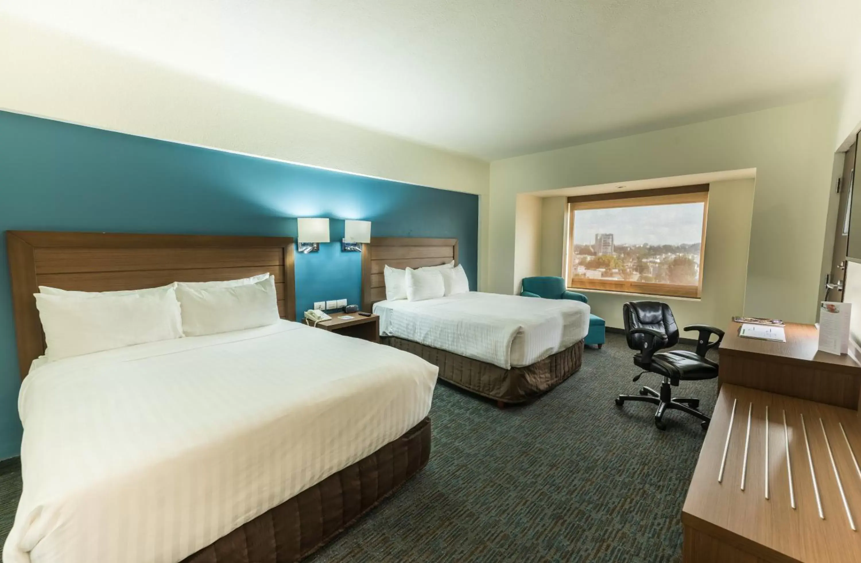 Standard Room with Two Queen Beds in Holiday Inn Guadalajara Expo Plaza del Sol by IHG Standard Room with Two Queen Beds in Holiday Inn Guadalajara Expo Plaza del Sol by IHG