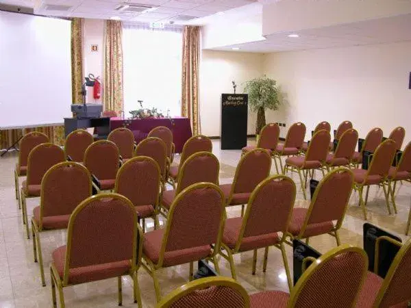 Business facilities in Hotel Executive Meeting & Events