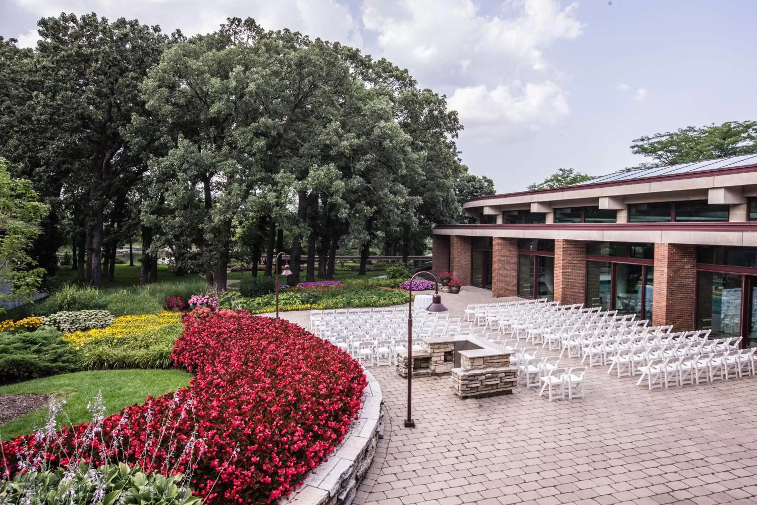 Garden, Property Building in Hyatt Lodge Oak Brook Chicago