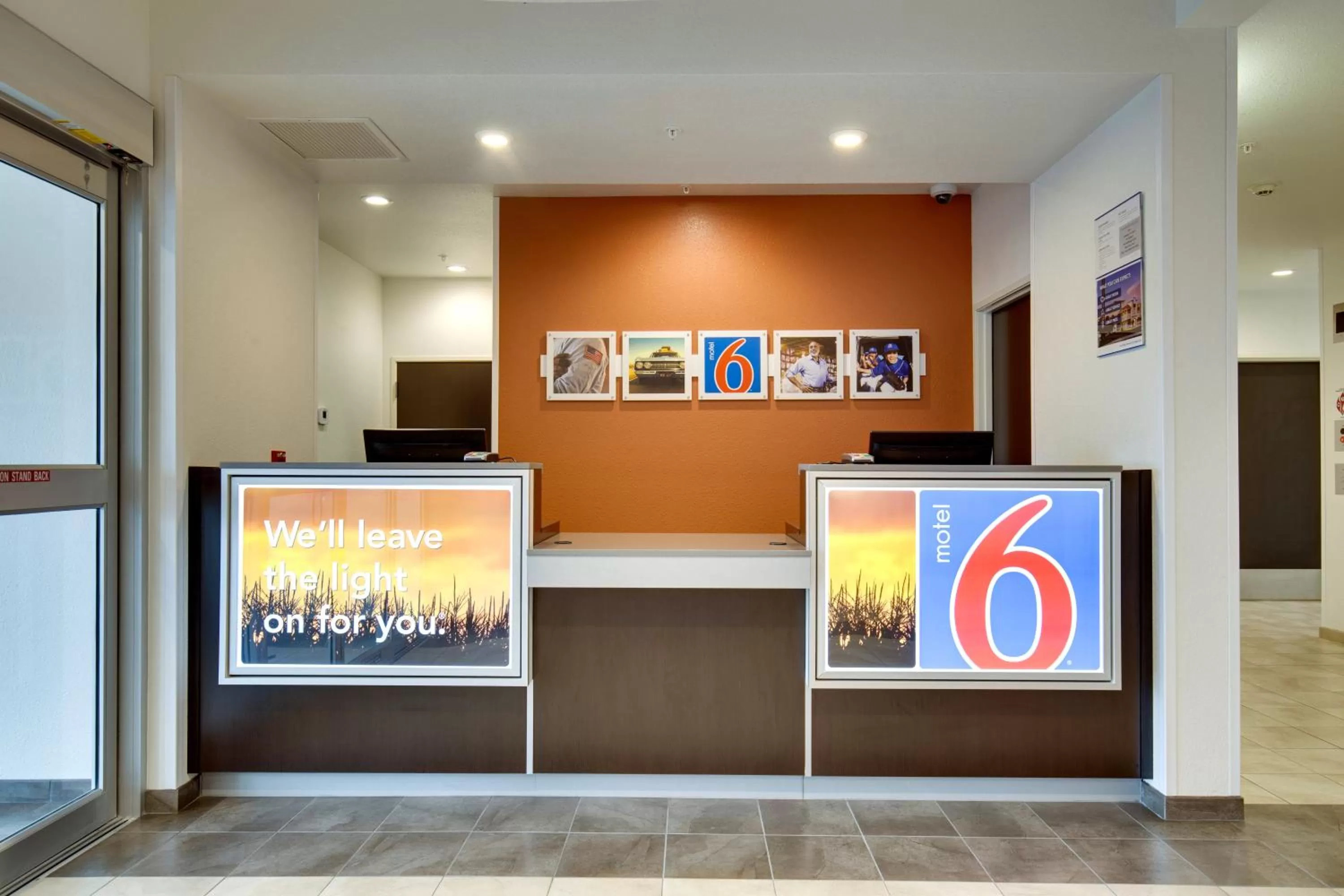 Lobby or reception in Motel 6 Poplar Bluff, MO