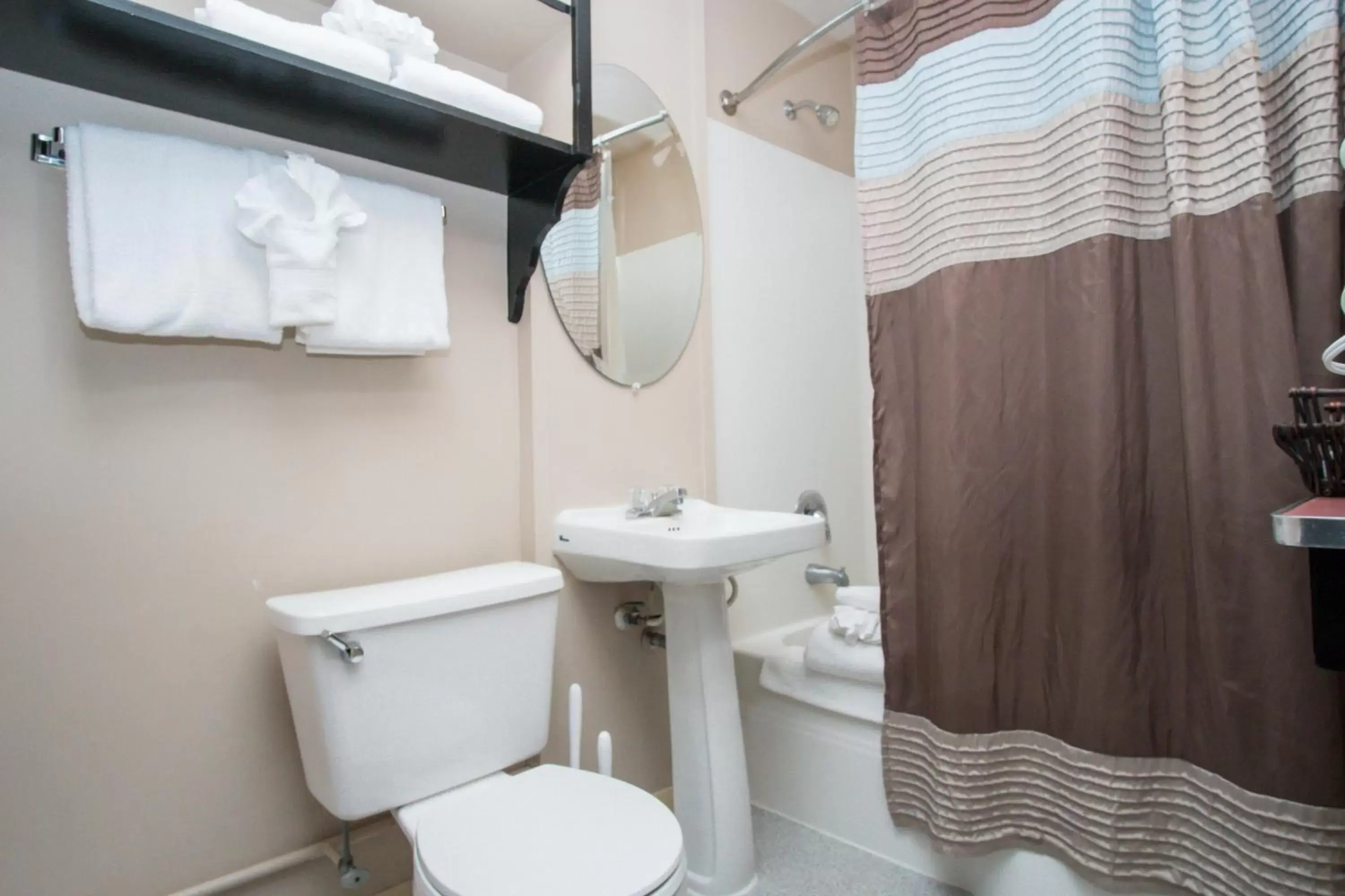 Bathroom in Ecola Creek Lodge