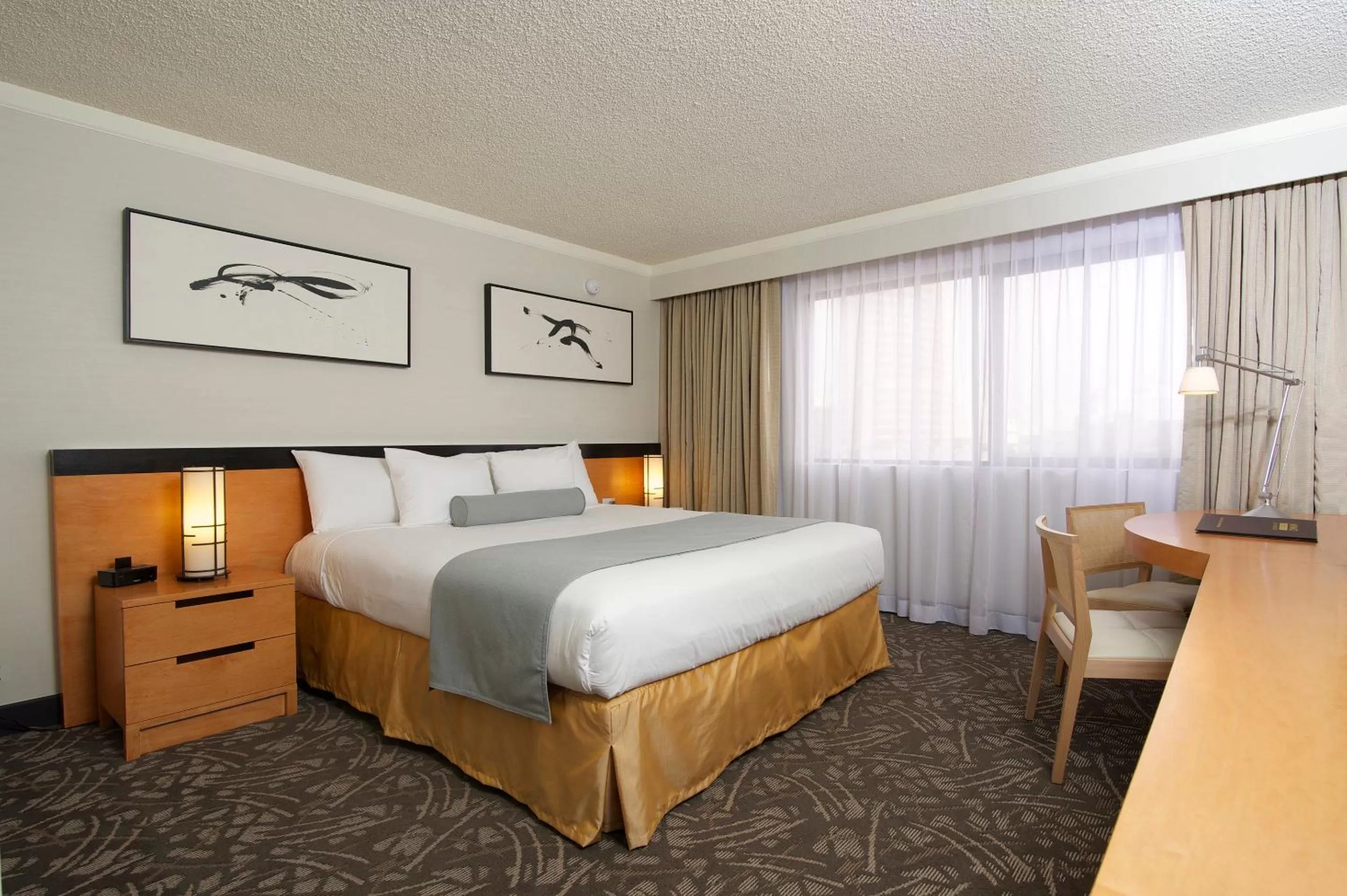 Bed in Miyako Hotel Los Angeles