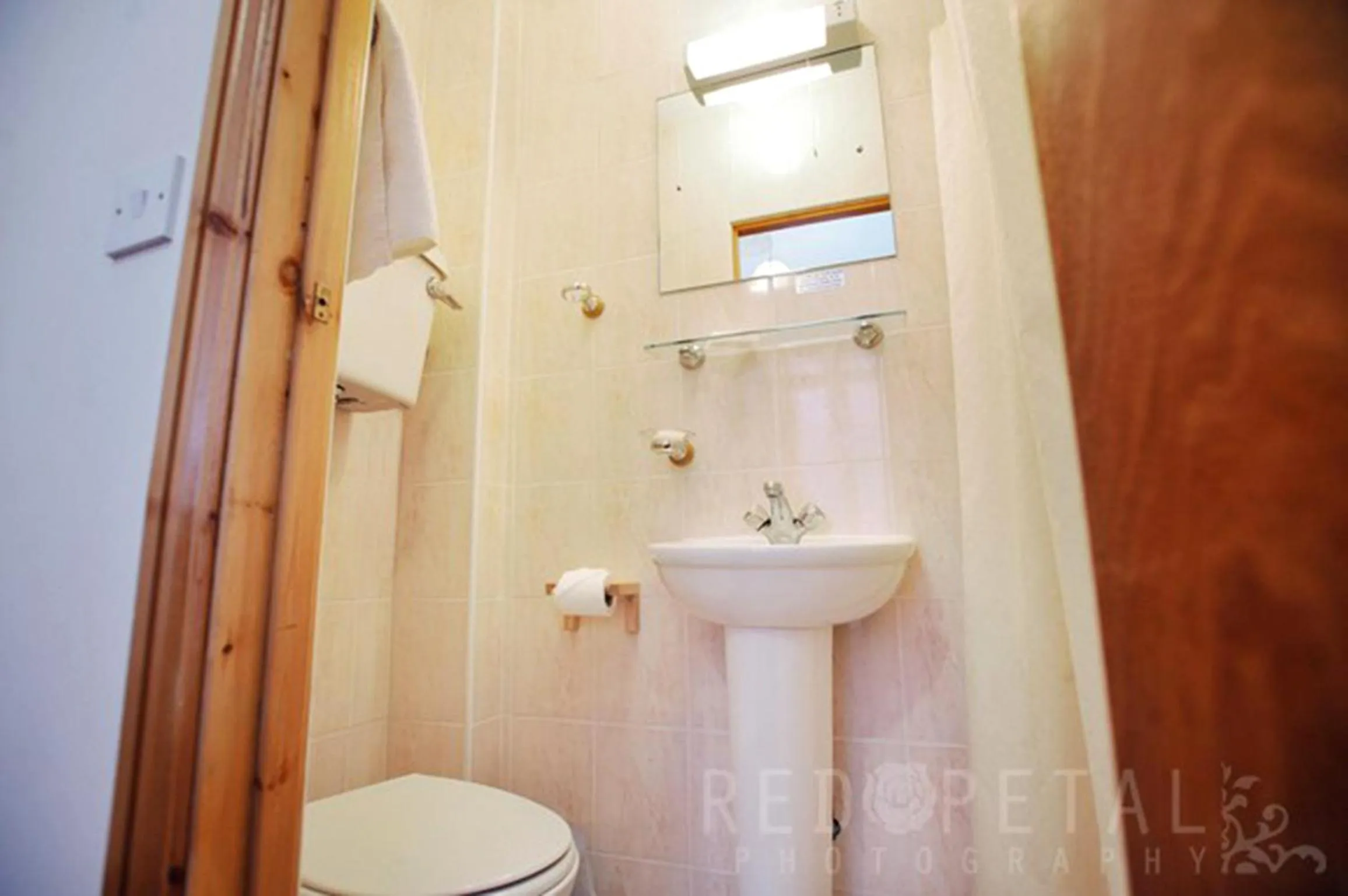 Bathroom in Elmwood Hotel