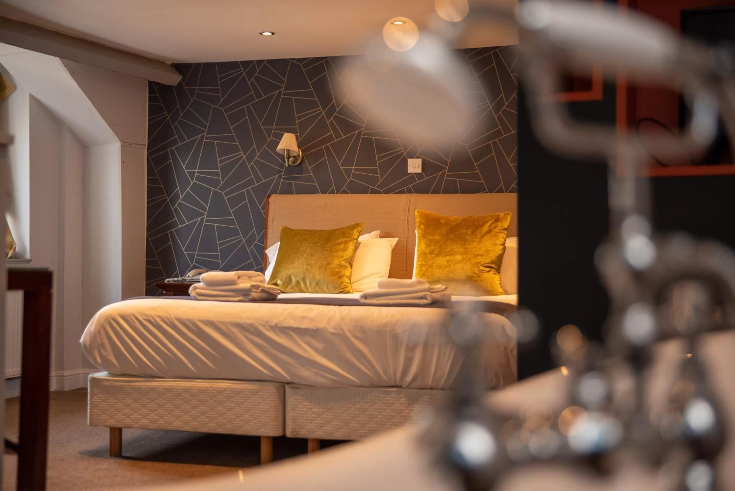 Photo of the whole room, Bed in The Oak House Hotel