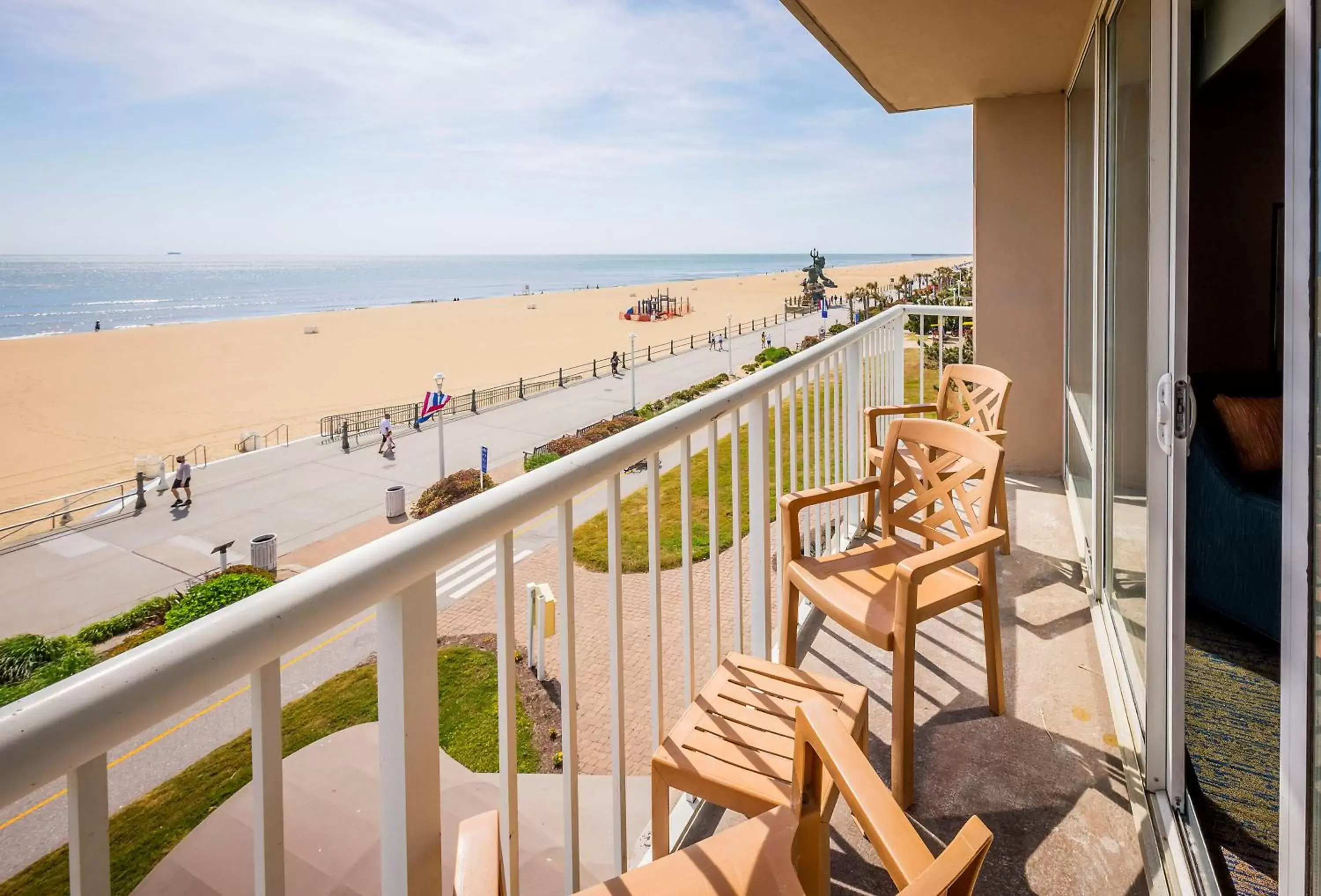 View (from property/room), Balcony/Terrace in Hampton Inn Virginia Beach Oceanfront North