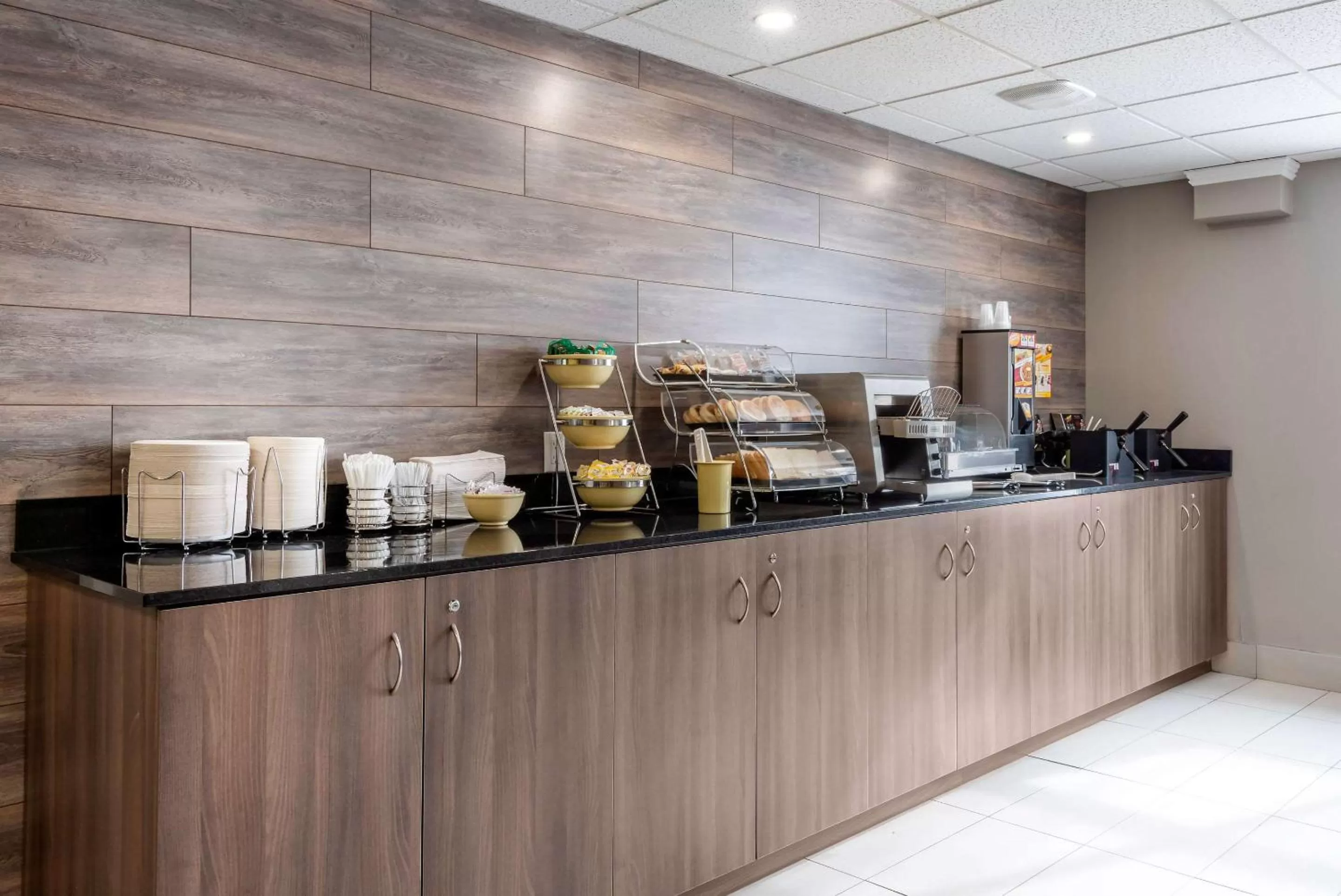 Restaurant/places to eat in Quality Suites