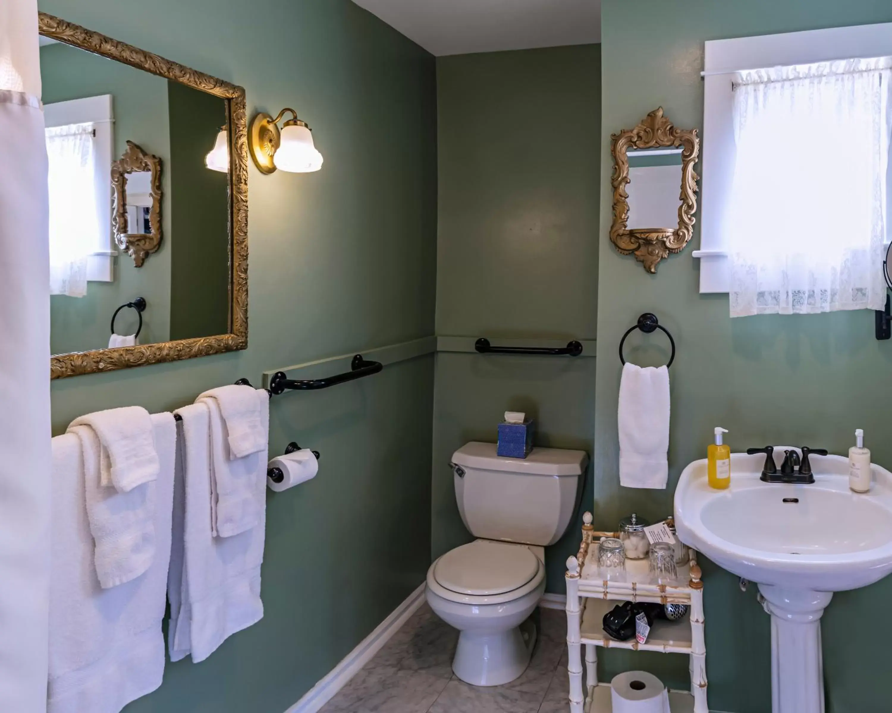 Shower, Bathroom in Bayberry Inn B&B and Oregon Wellness Retreat