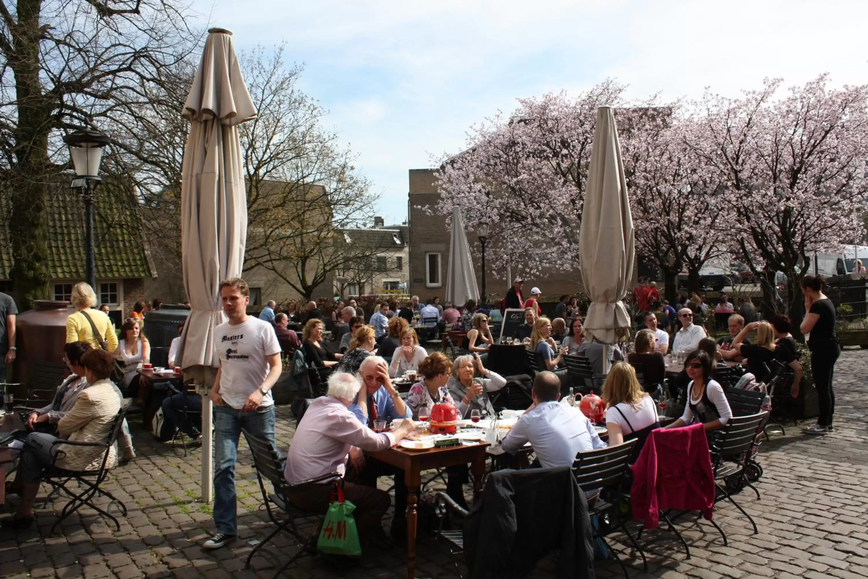 Facade/entrance, Restaurant/Places to Eat in De Hemel De Kracht van Ambacht