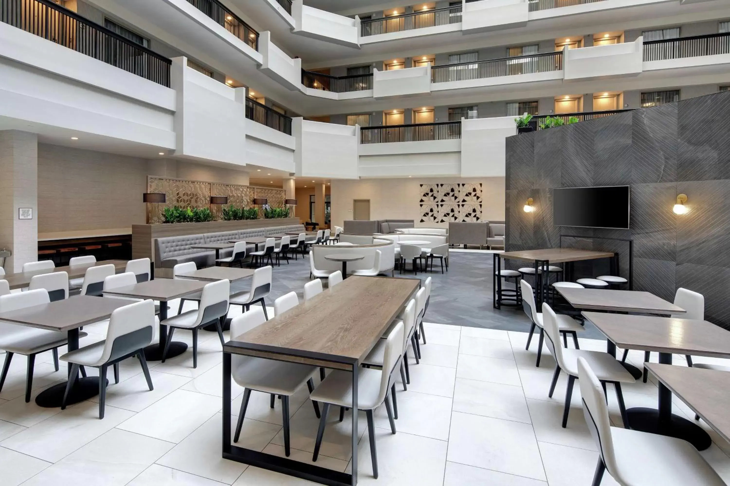 Breakfast, Restaurant/Places to Eat in Embassy Suites by Hilton Atlanta Perimeter Center