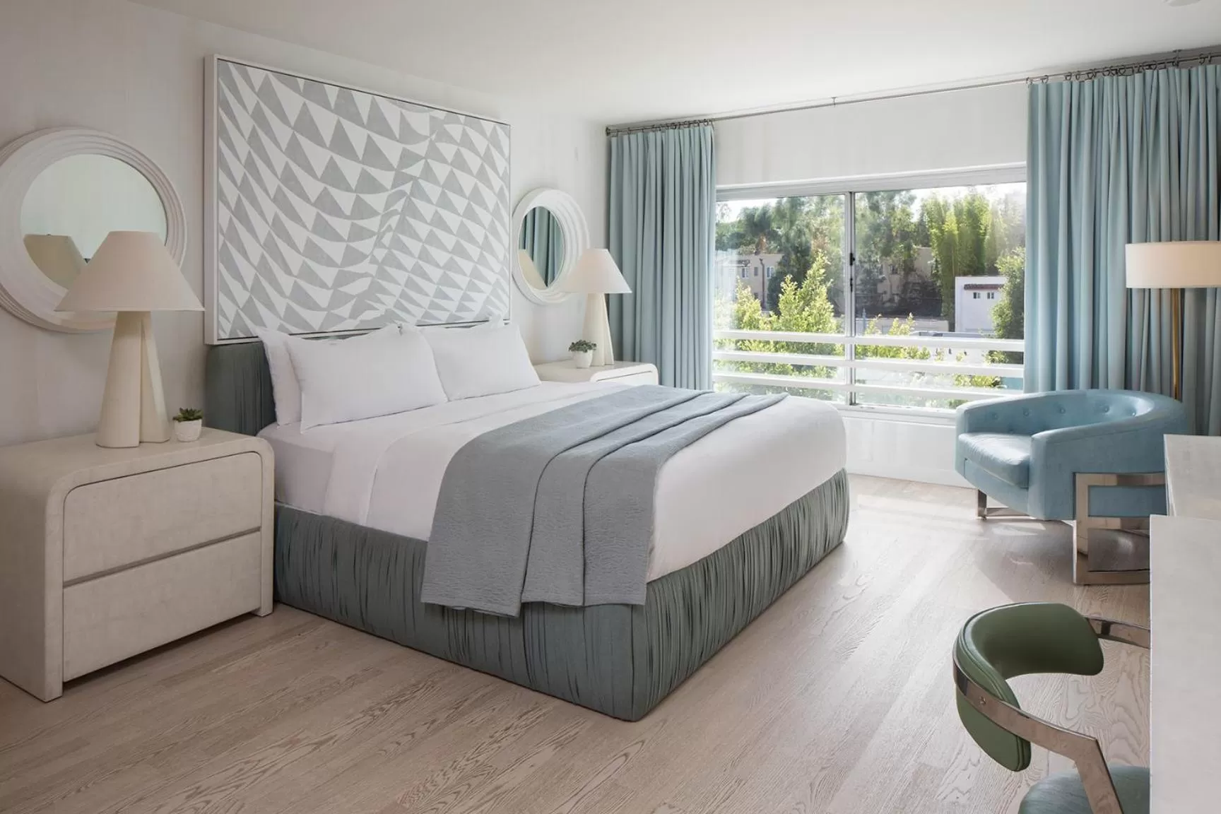 Bed in Avalon Hotel Beverly Hills, a Member of Design Hotels